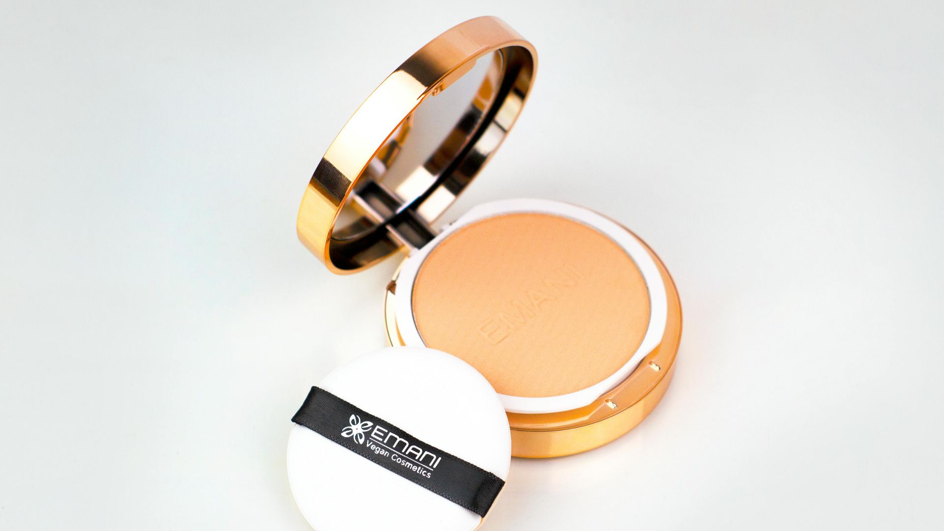 2. N'appliquez la poudre que sur les zones brillantes