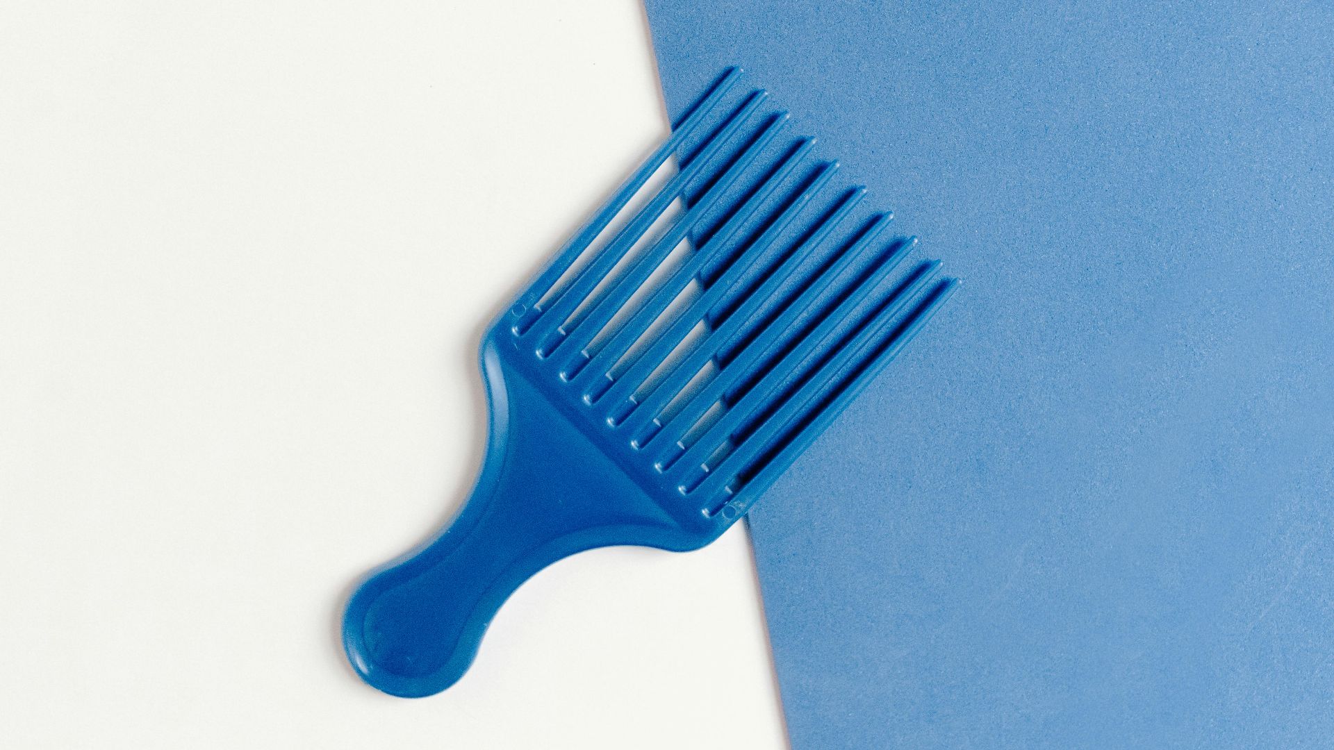 15. Un peigne à dents larges