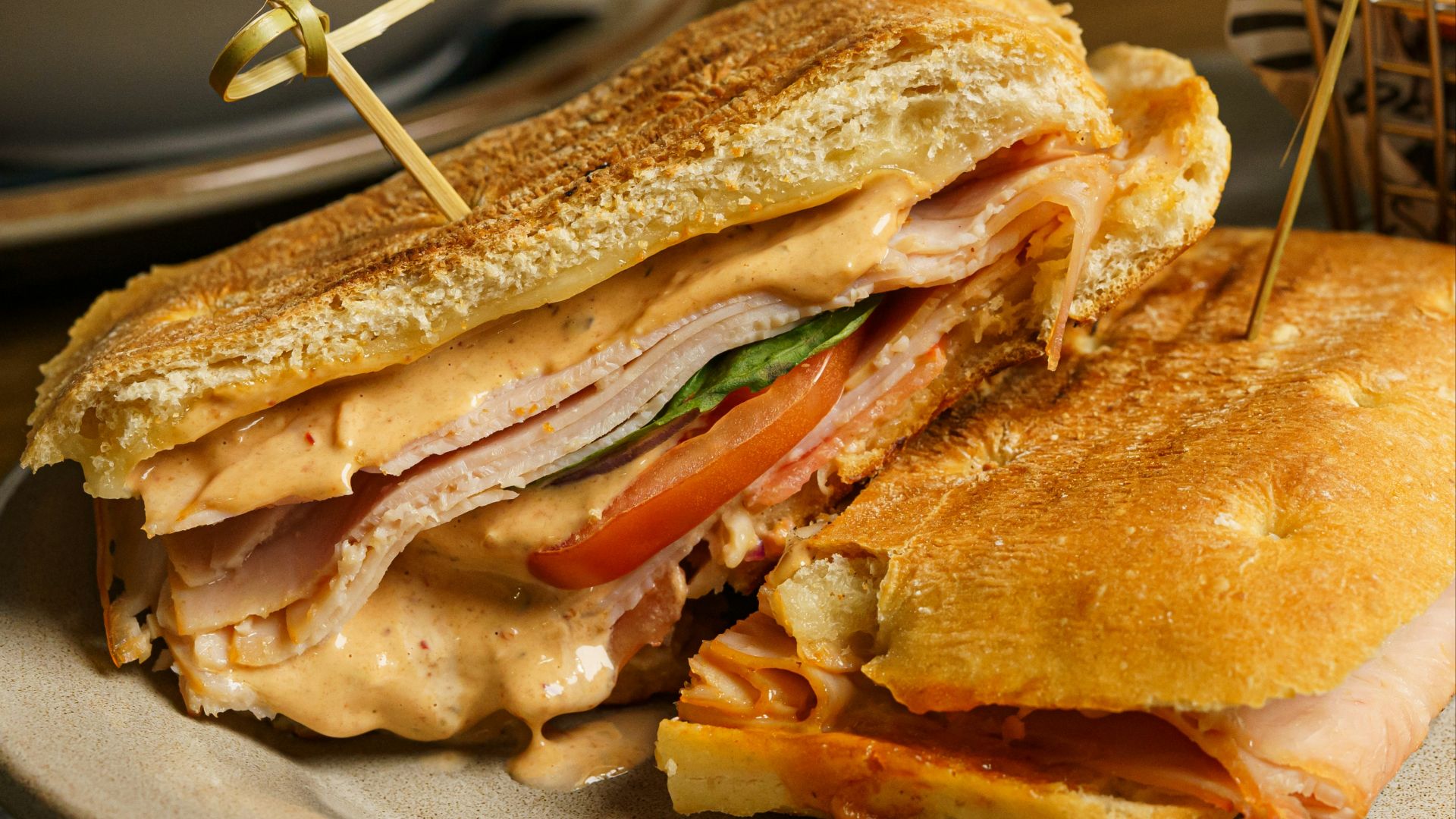 14. Un sandwich chaud à la dinde