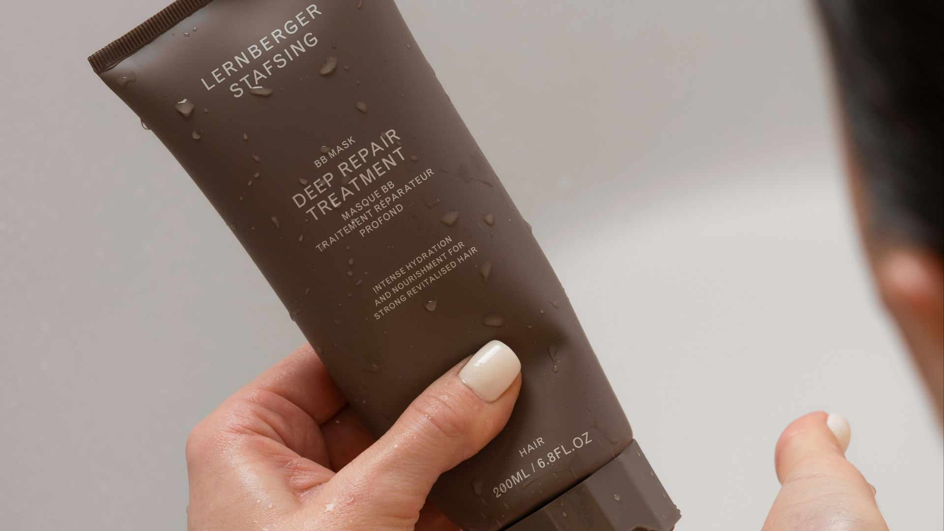 8. Des masques à la mode aux promesses vagues