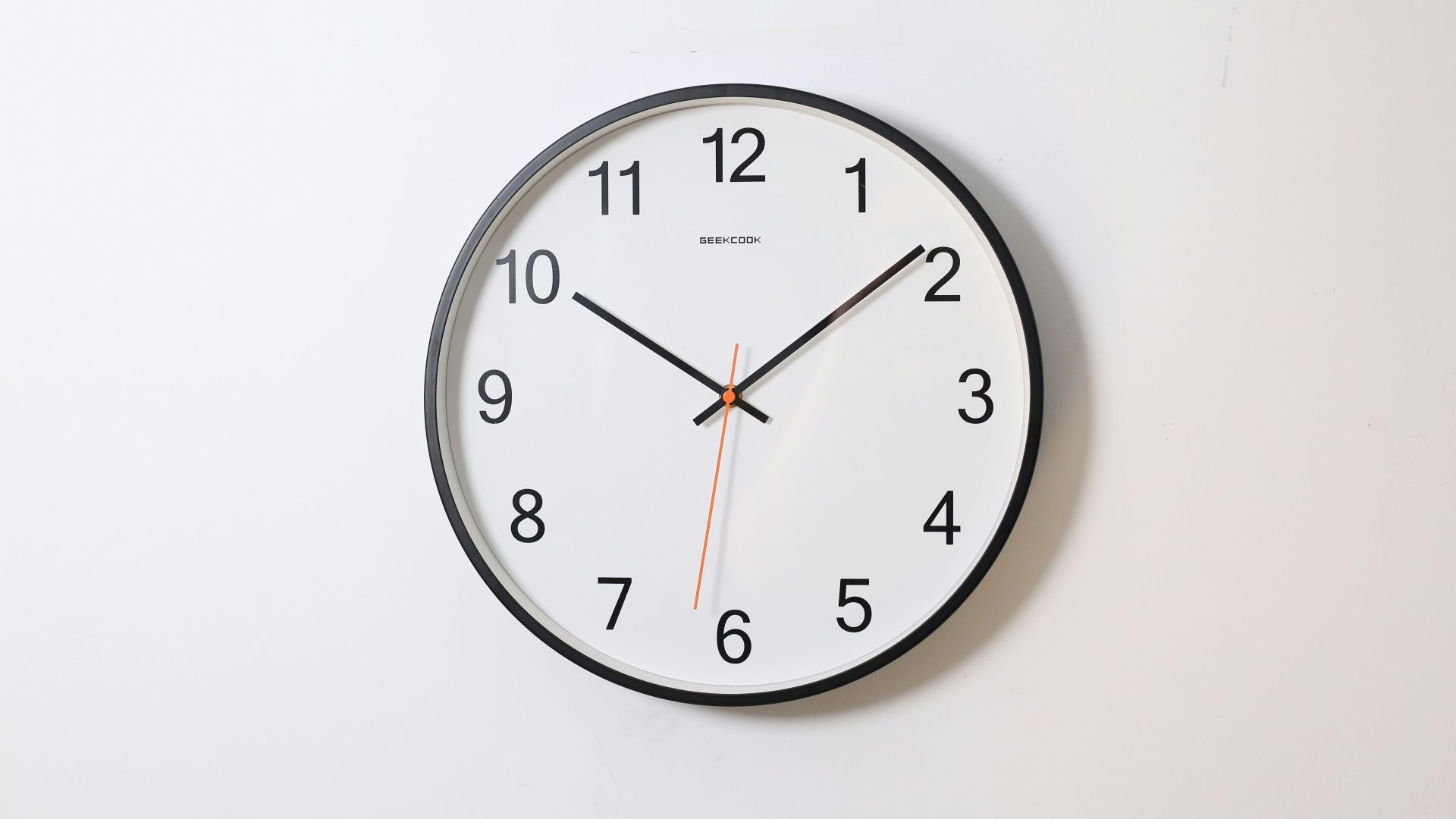 19. L'horloge sonne