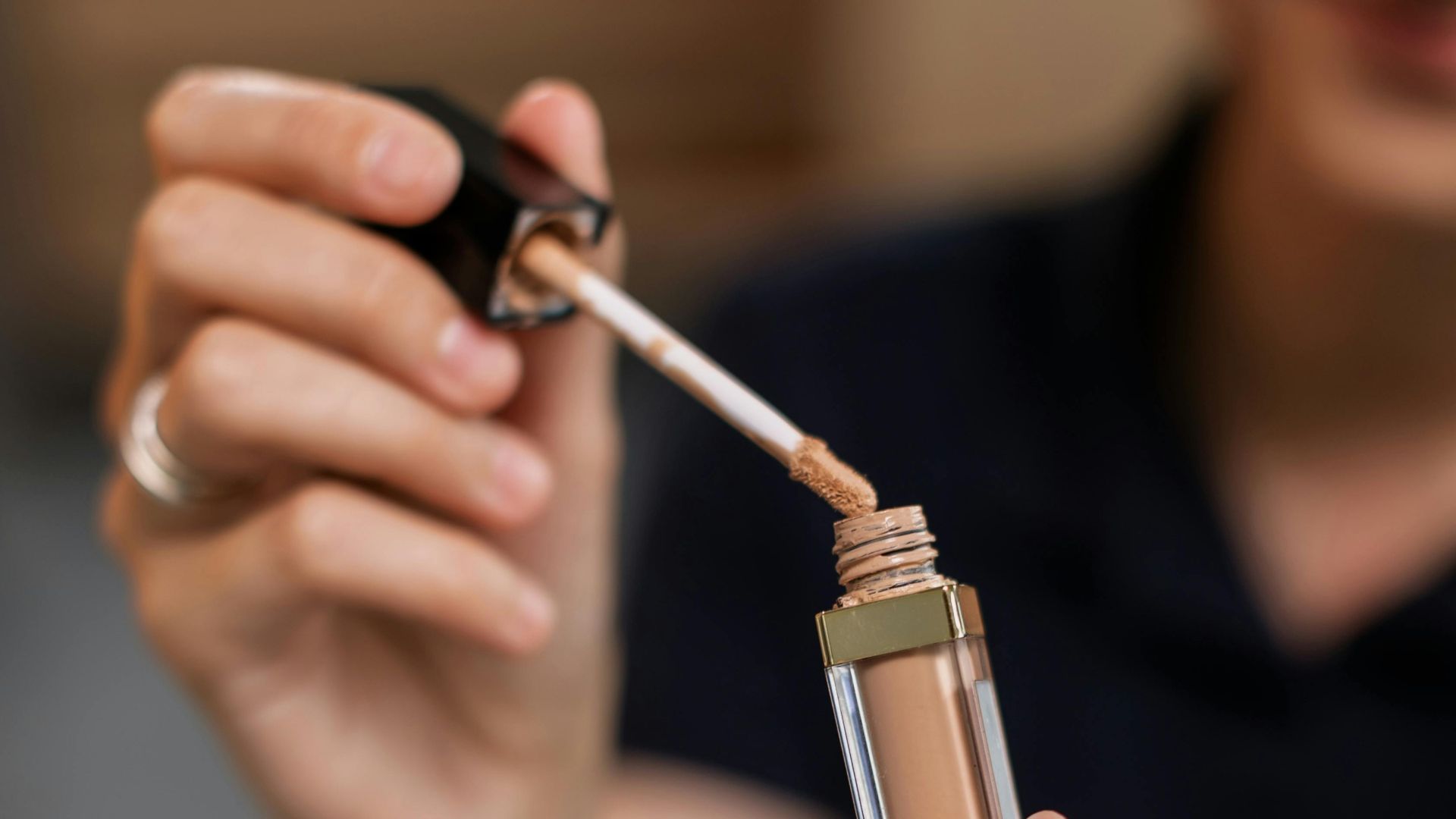 8. Réappliquez le correcteur par petites touches