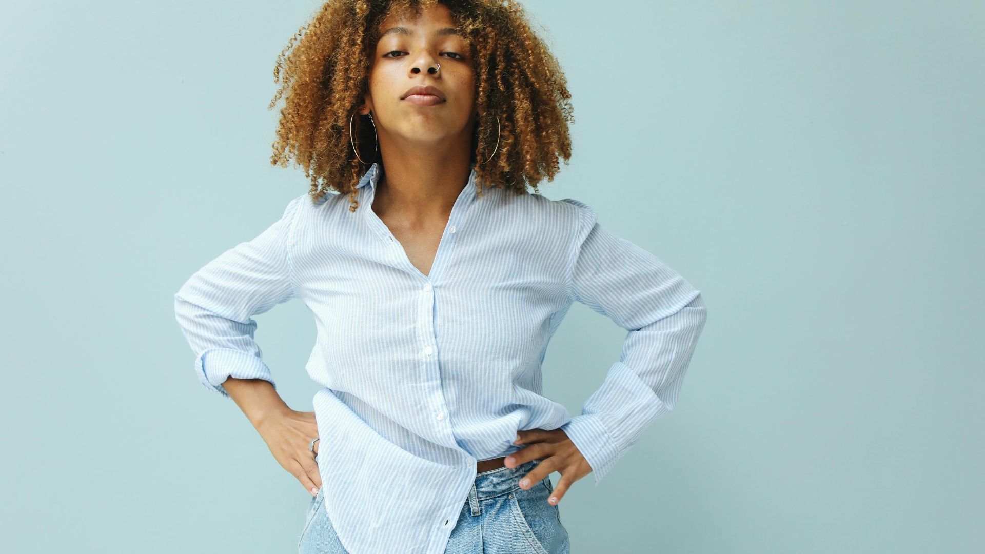 8. Hauts longs portés par-dessus le pantalon