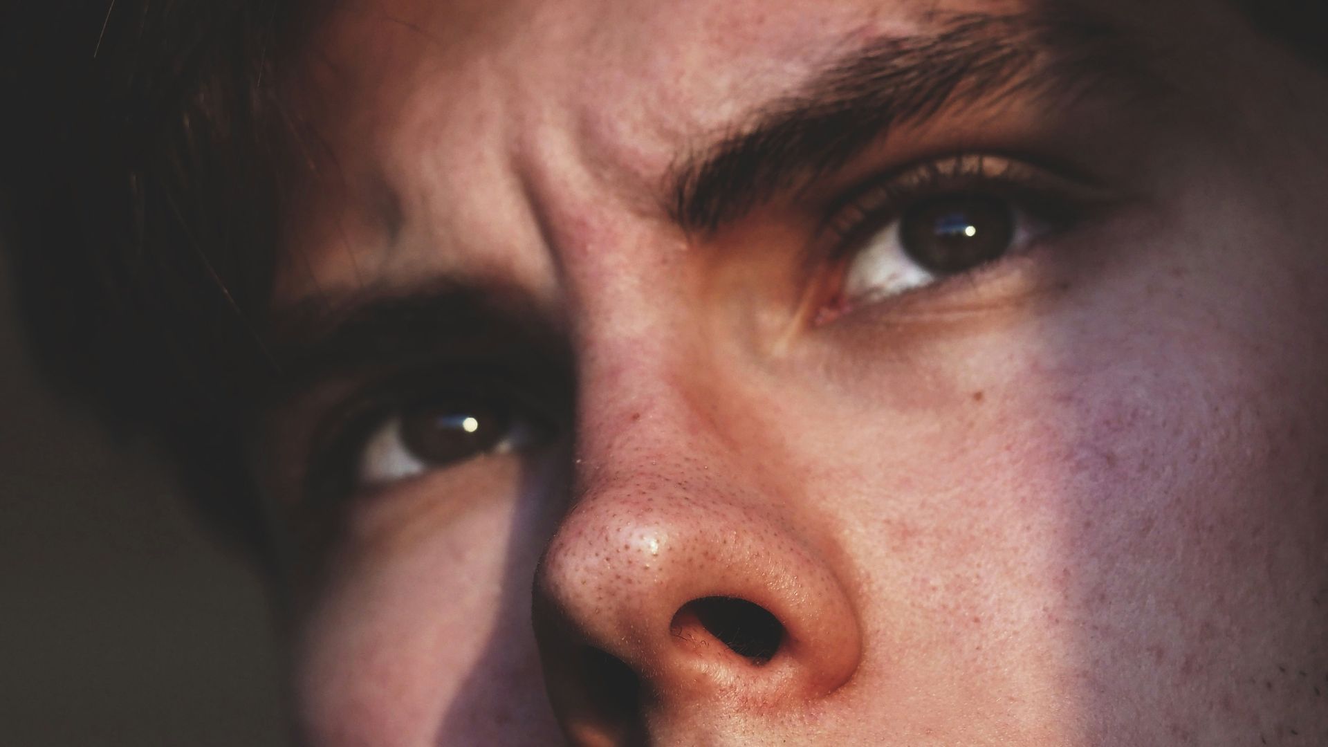 4. Poils du nez et des oreilles