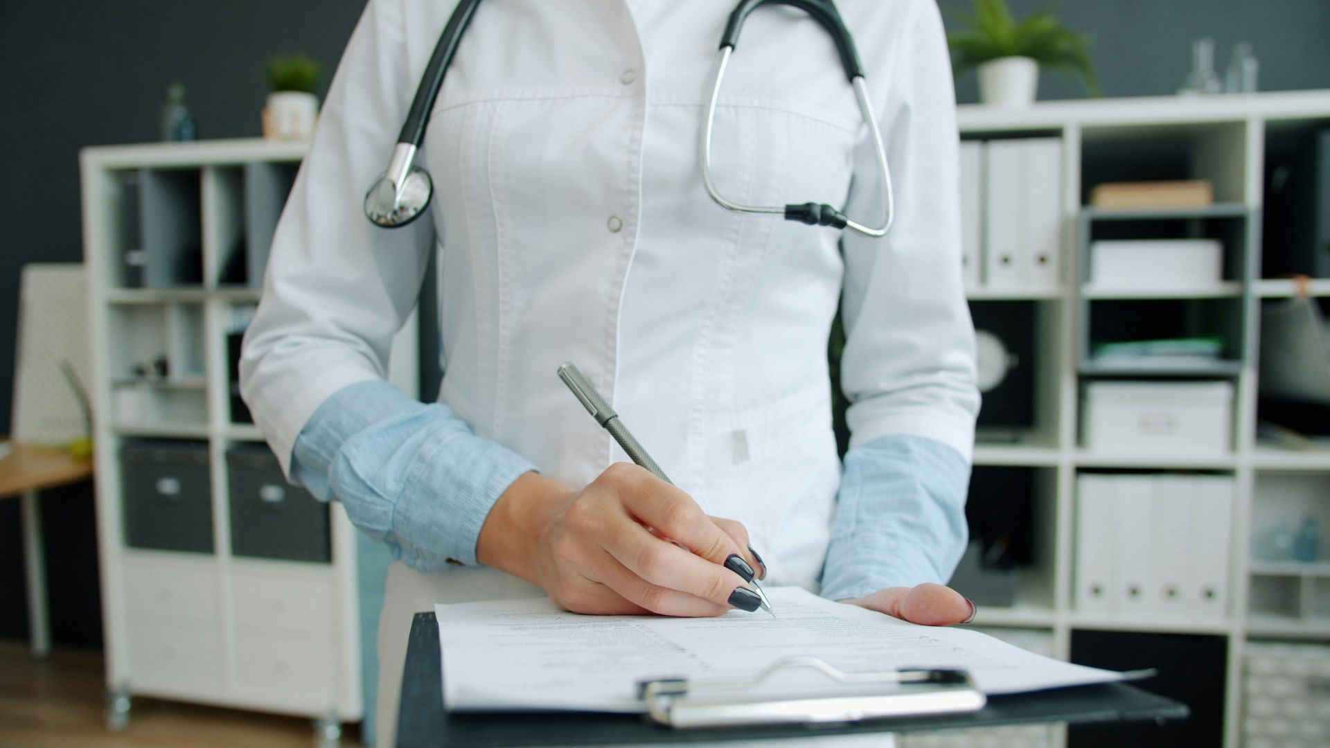 2. Pièce d'identité avec photo, carte d'assurance maladie et documents hospitaliers