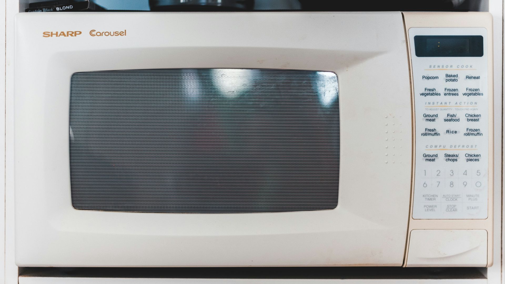 20. Barquettes en plastique adaptées au micro-ondes