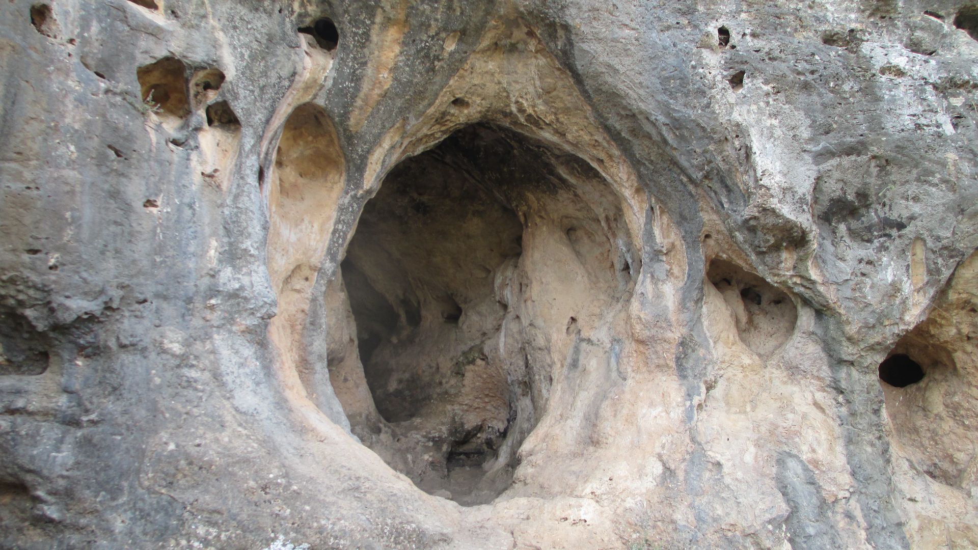 8. La grotte de Shul, en Israël
