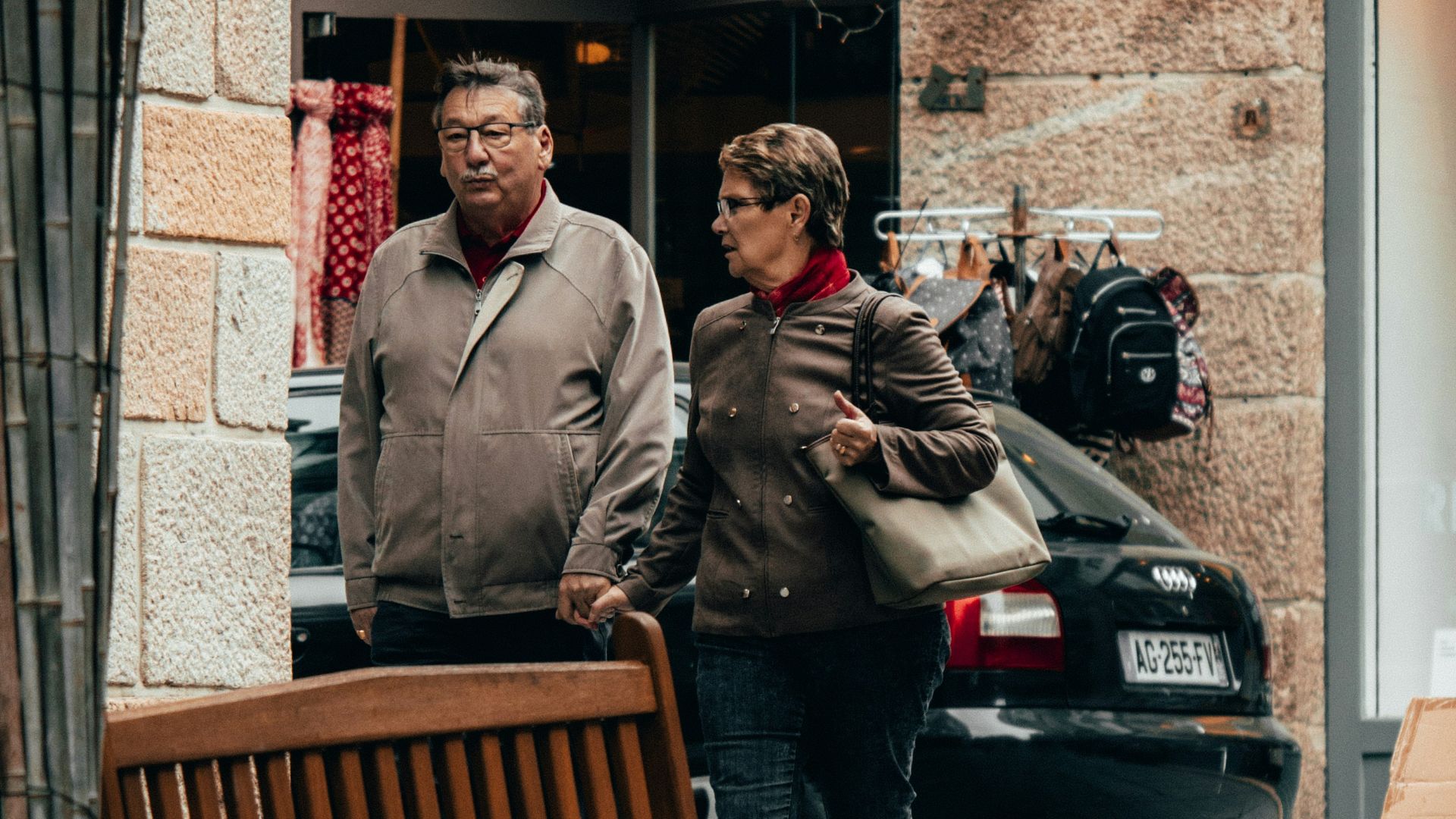 6. Faire semblant d'apprécier les virées shopping interminables