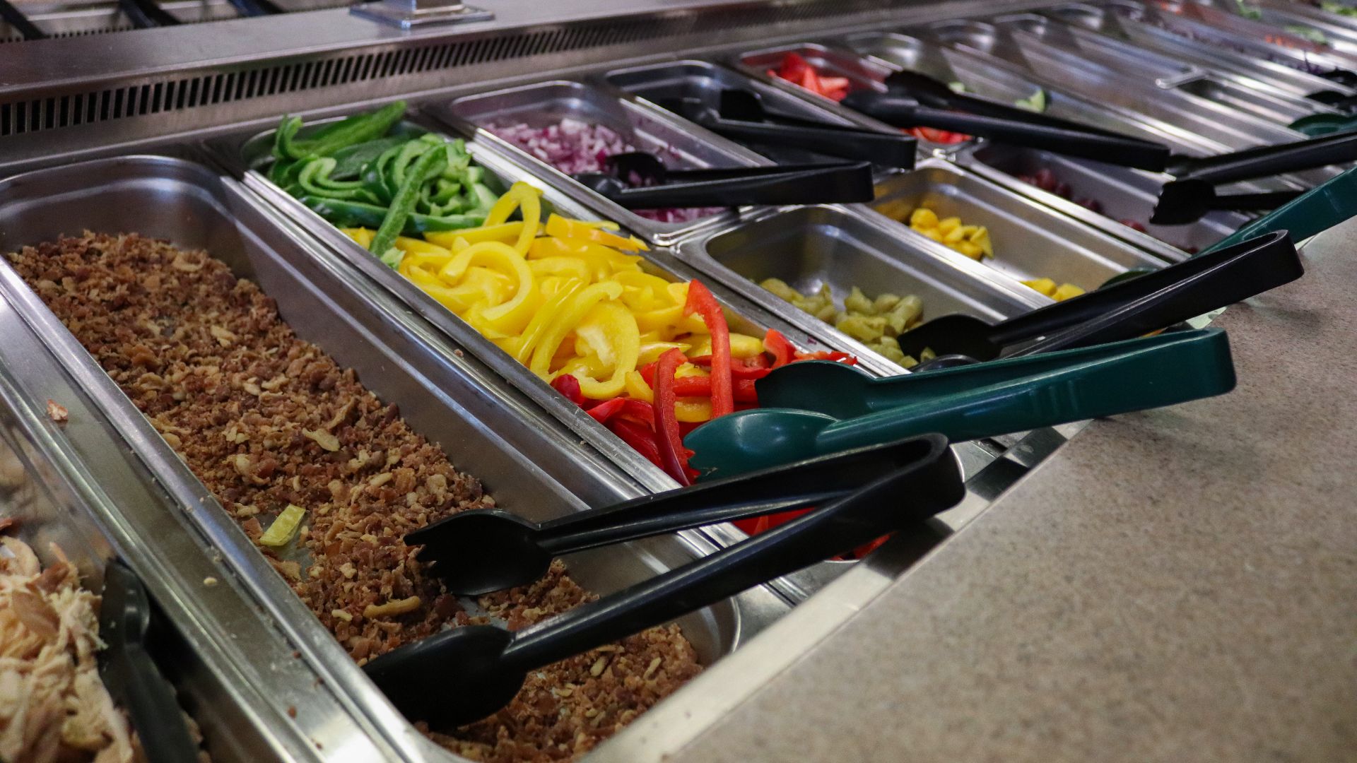 9. Utilisez des salades de charcuterie pour garnir vos wraps
