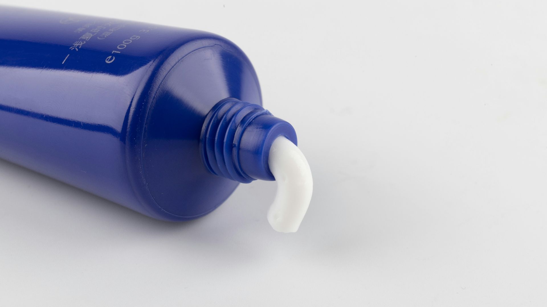 1. Utiliser du dentifrice sur vos phares