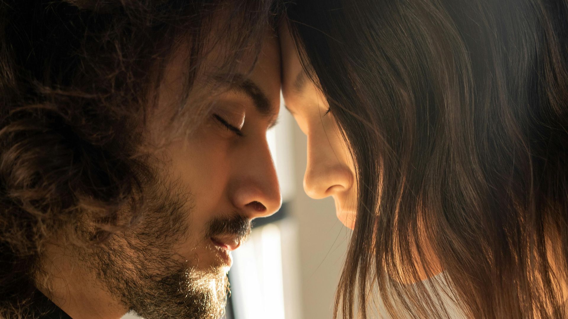 3. Ils cessent de se toucher avec désinvolture