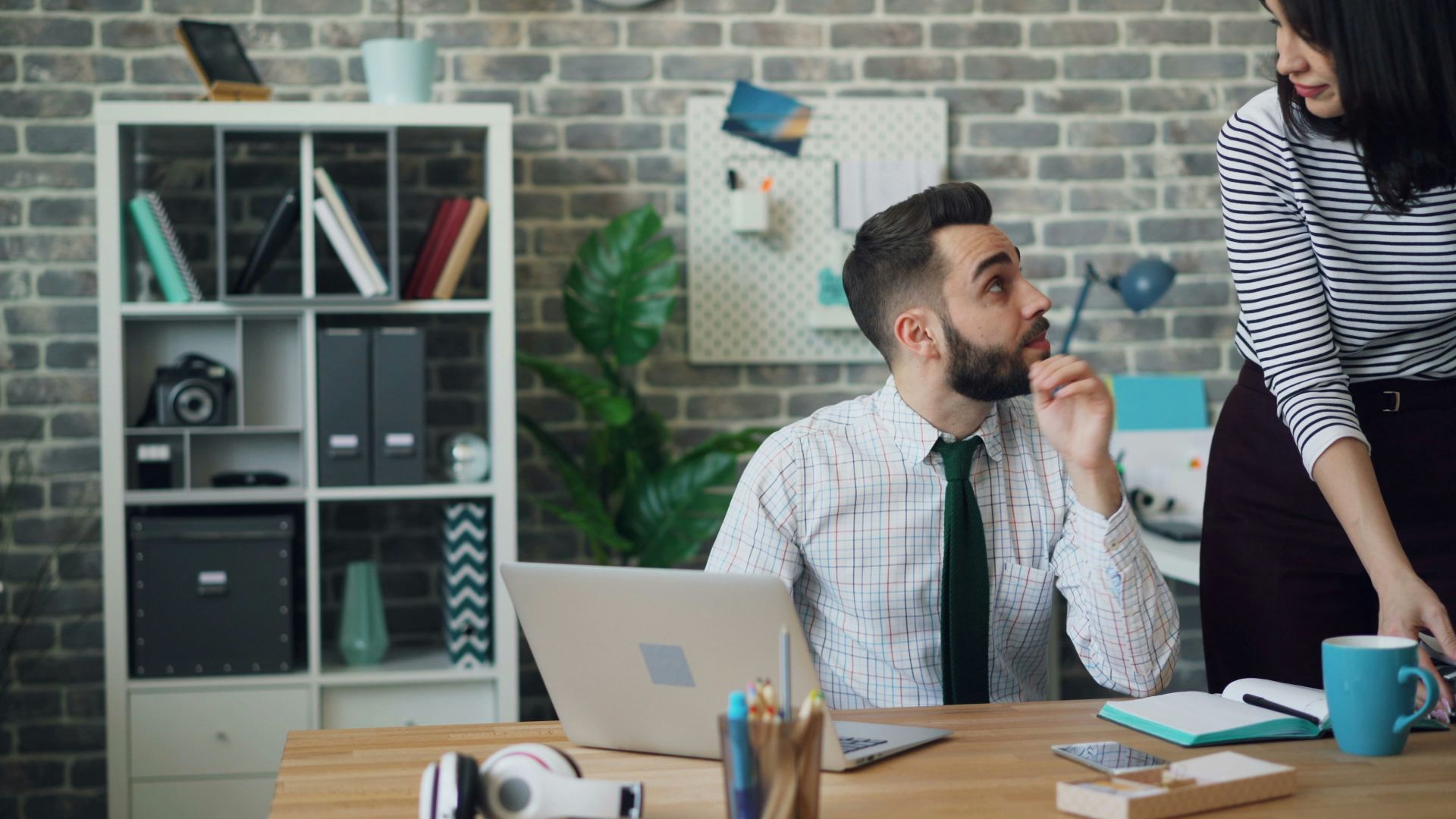 9. Les ragots finissent par passer pour de simples discussions de bureau