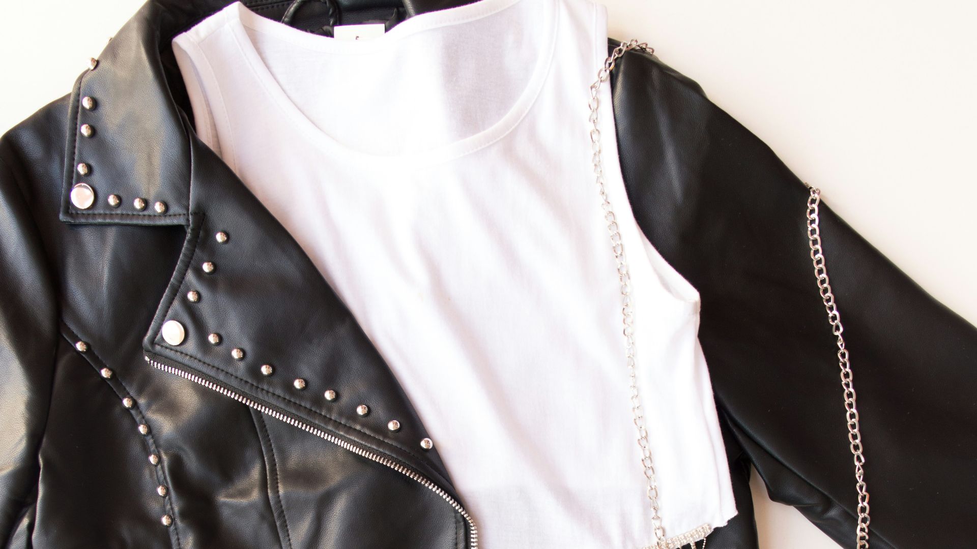 15. Combinaison minimaliste noir et blanc