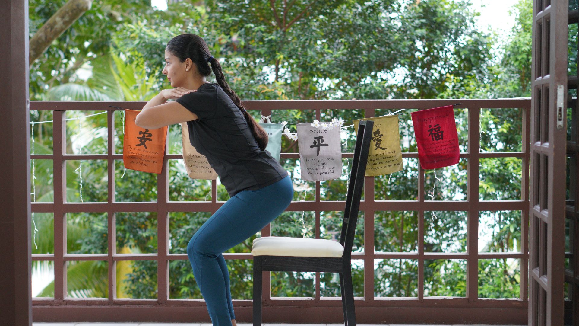 2. Squats sur chaise