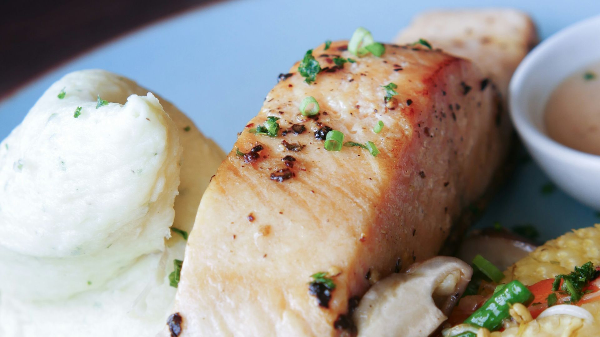 20. Danemark : Filet de poisson, pain de seigle et rémoulade