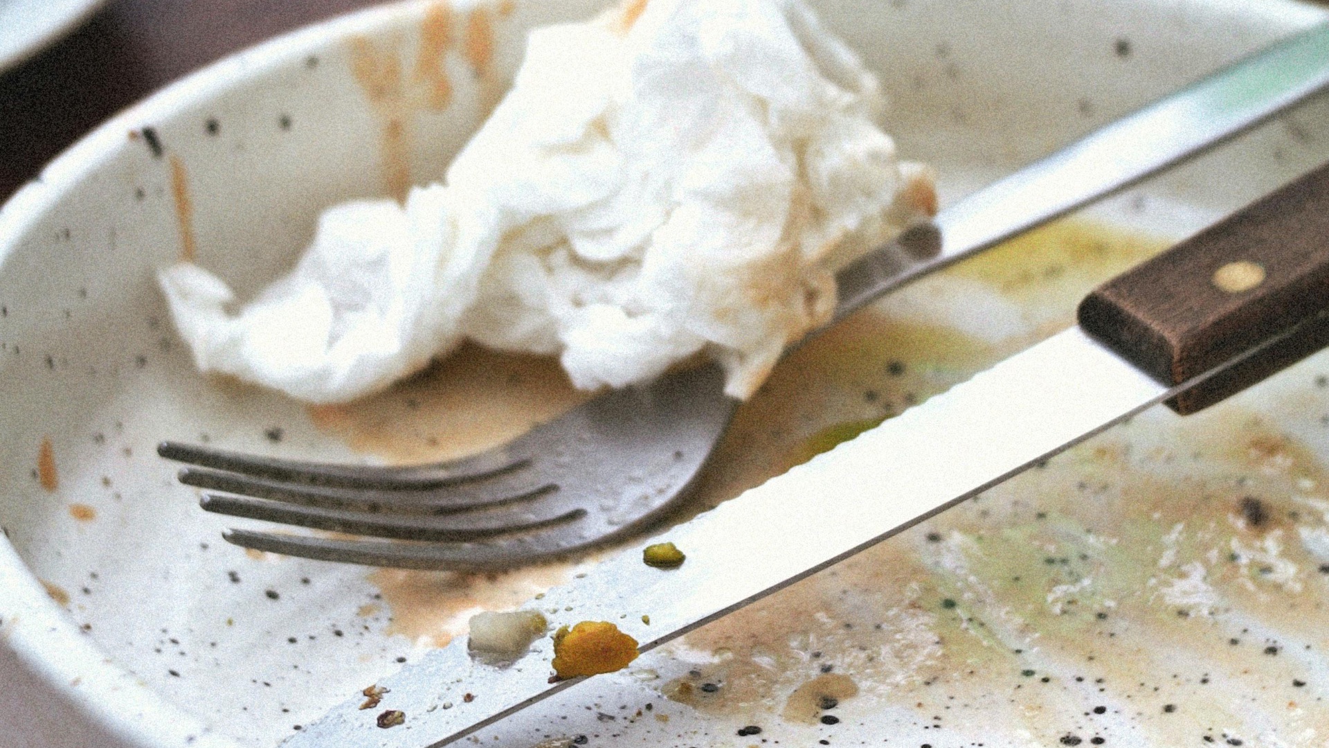 1. Retirez les restes de nourriture avant de commencer à laver