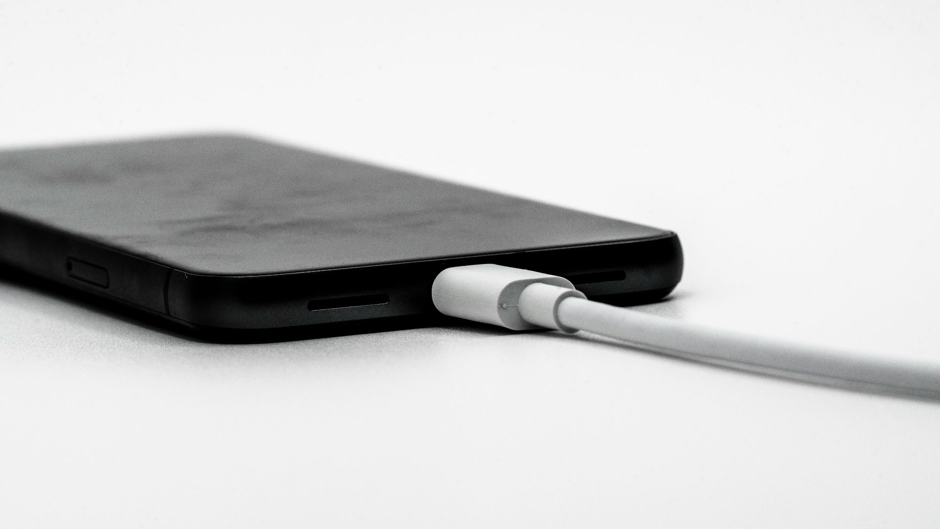 1. Chargeur de téléphone long