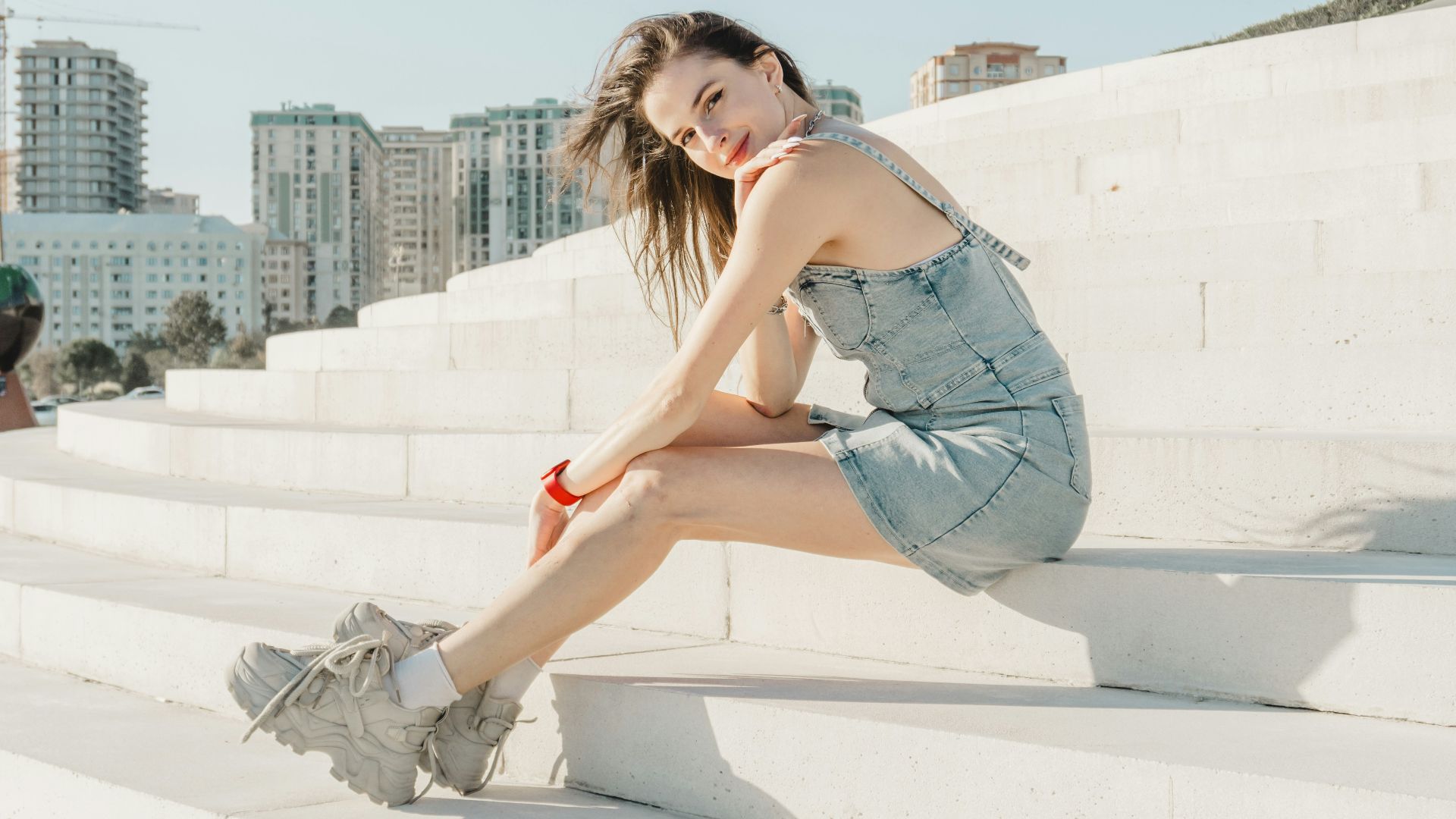 5. Chaussures à semelles épaisses et à larges lanières