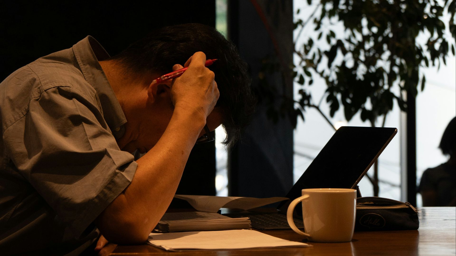 4. Vous travaillez régulièrement au-delà de vos horaires de travail