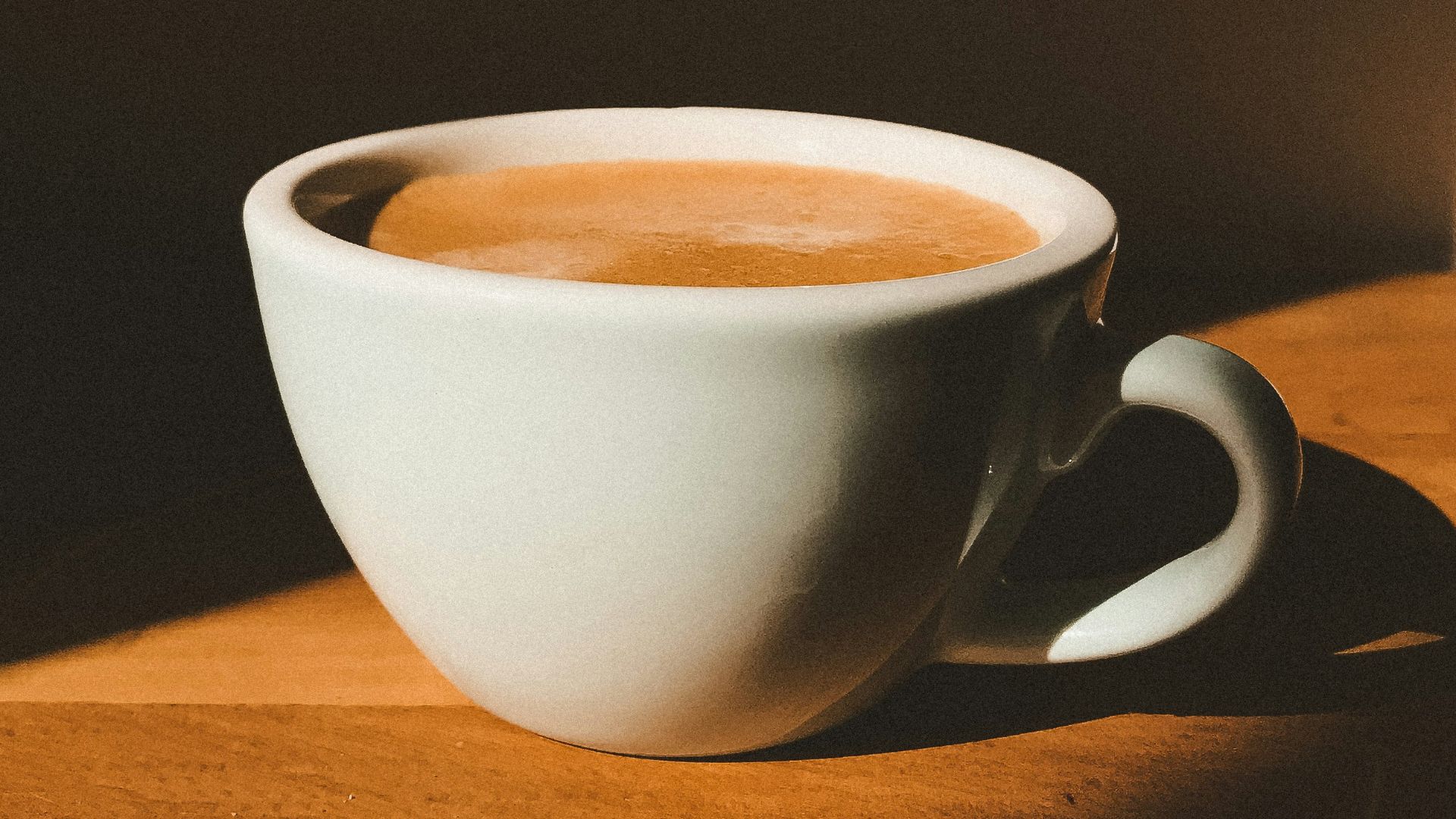 5. La deuxième tasse réfléchit