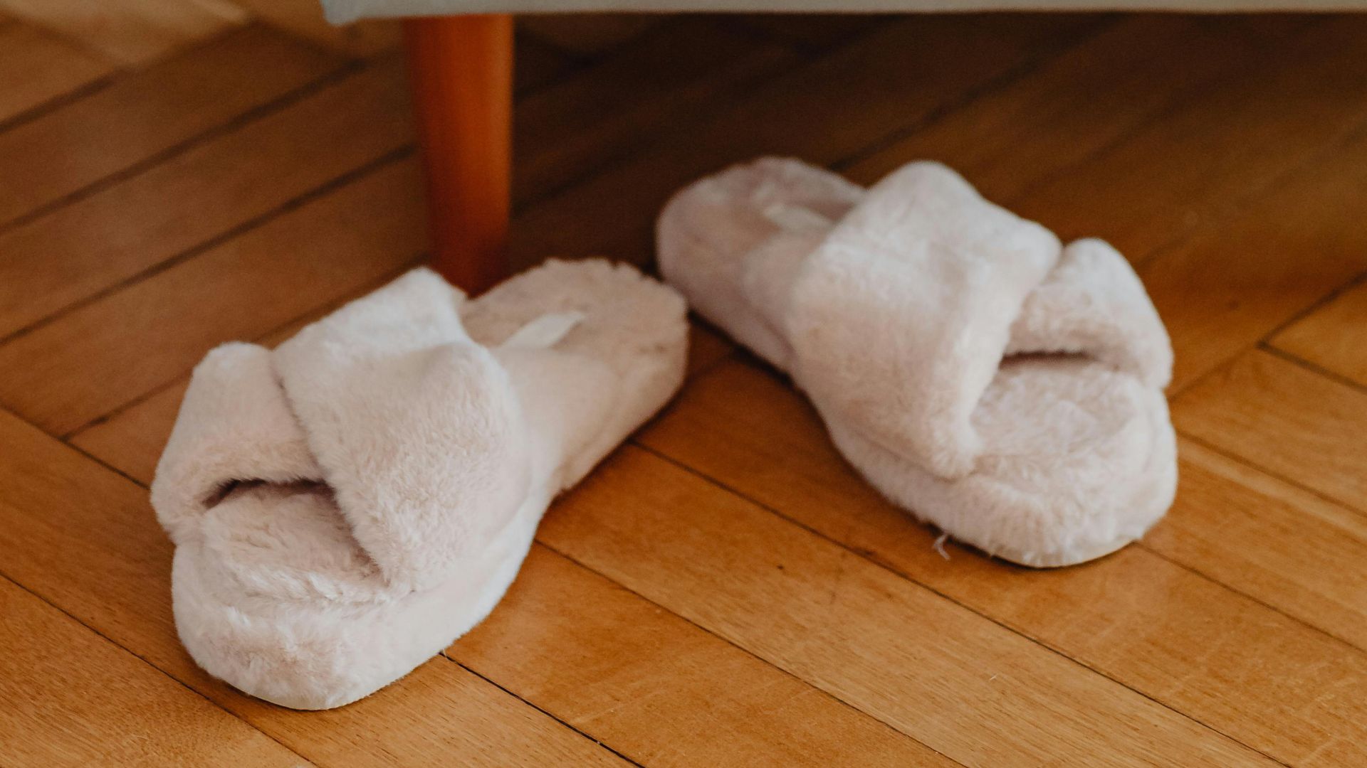 4. Chaussettes antidérapantes ou pantoufles