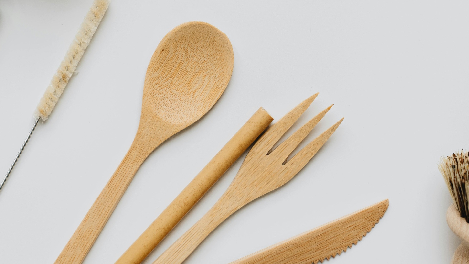 4. Cuillères et ustensiles en bois