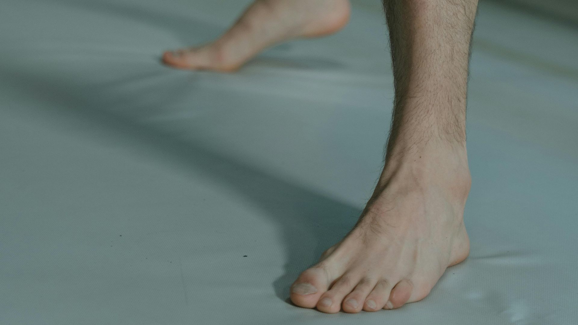 14. Pas chassés le long d'un comptoir