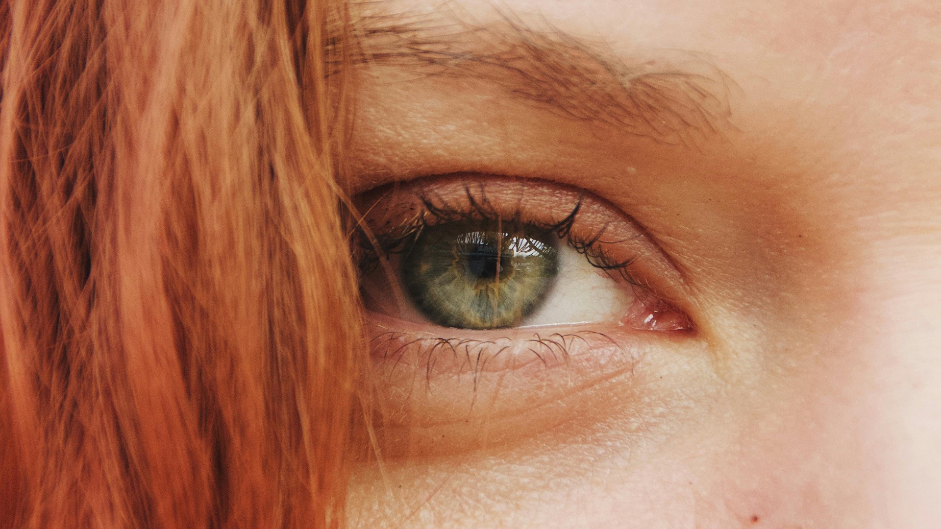 10. Cheveux blond vénitien + yeux verts