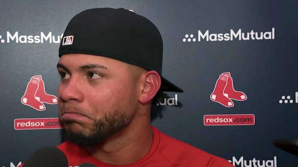 Willson Contreras threatens to injure a Brewers player