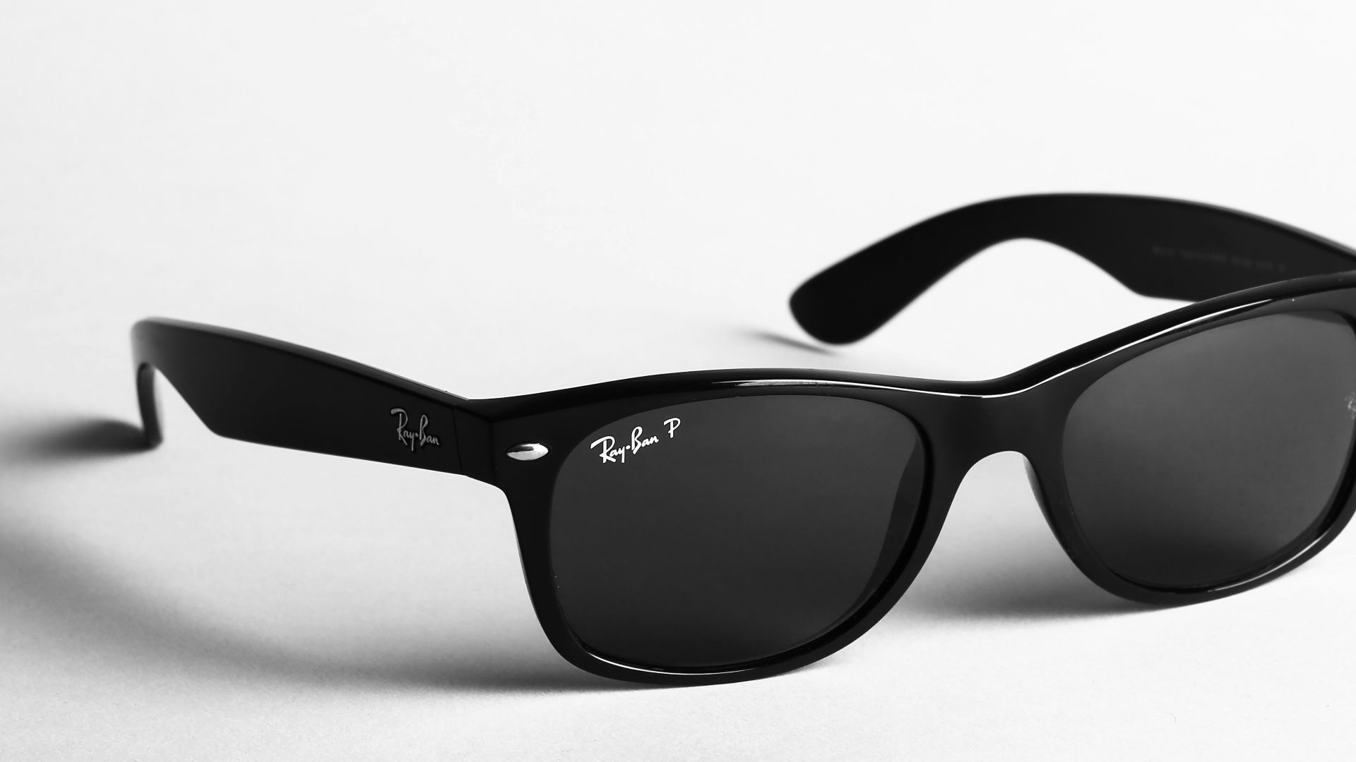 7. Une réserve de lunettes de soleil de rechange