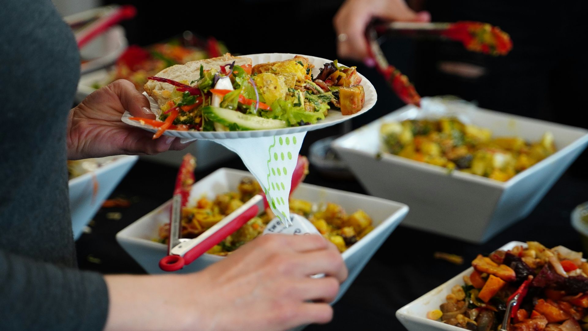 5. Ne remettez pas les aliments dans leur emballage
