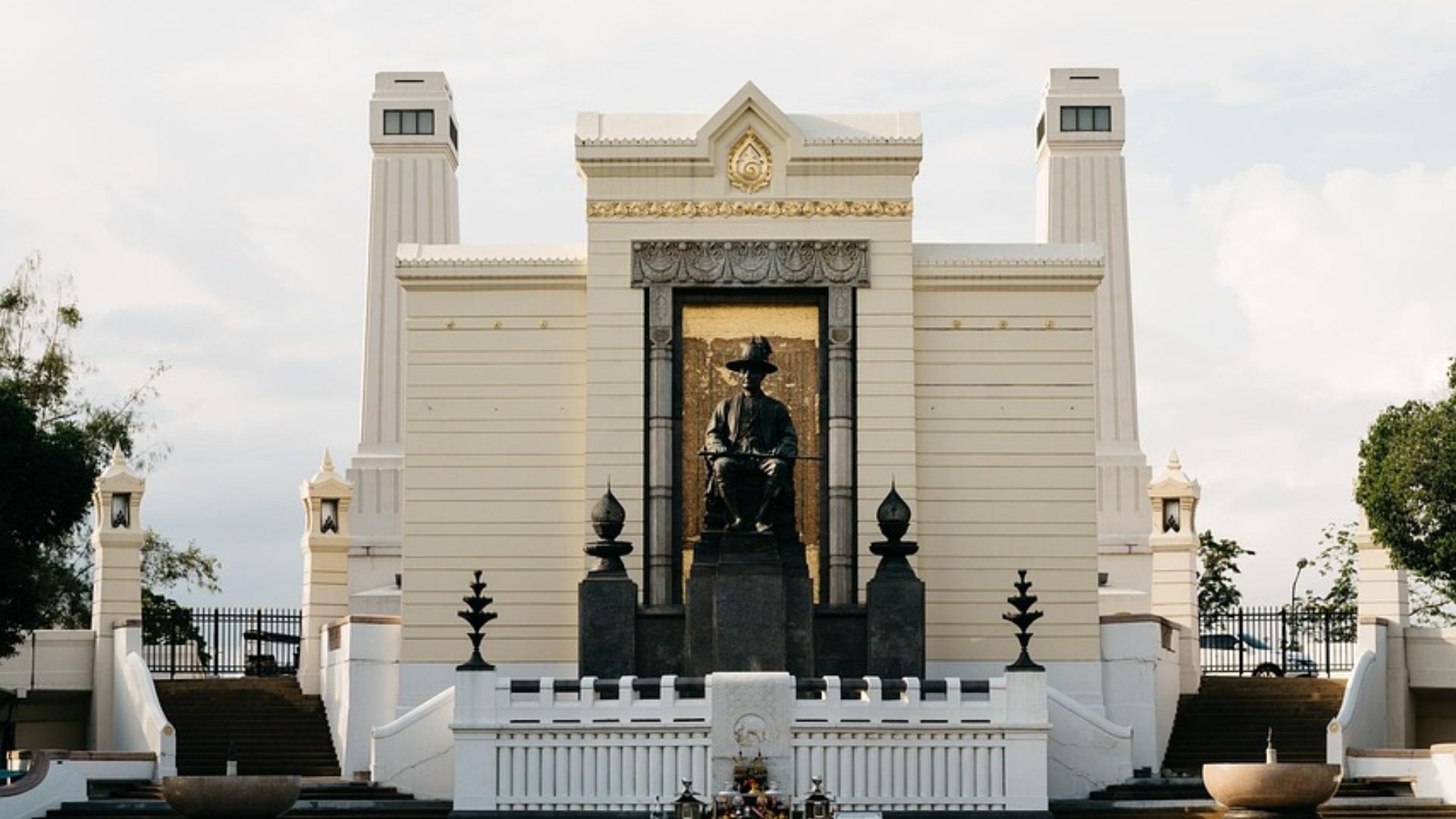 6. Le roi Rama IX de Thaïlande