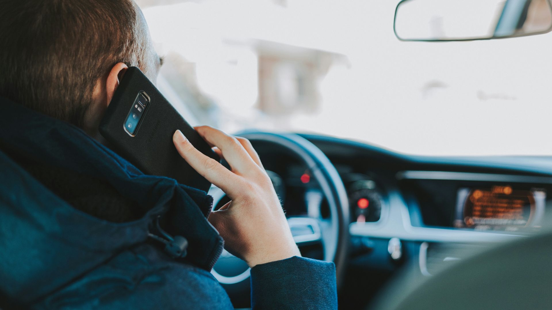 17. Les gens qui marchent sans faire attention tout en regardant leur téléphone