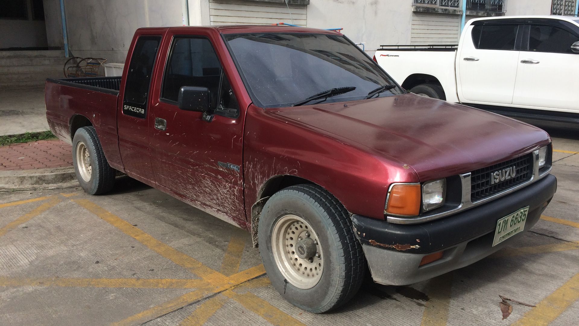 16. Pick-up Isuzu (1981-1995)