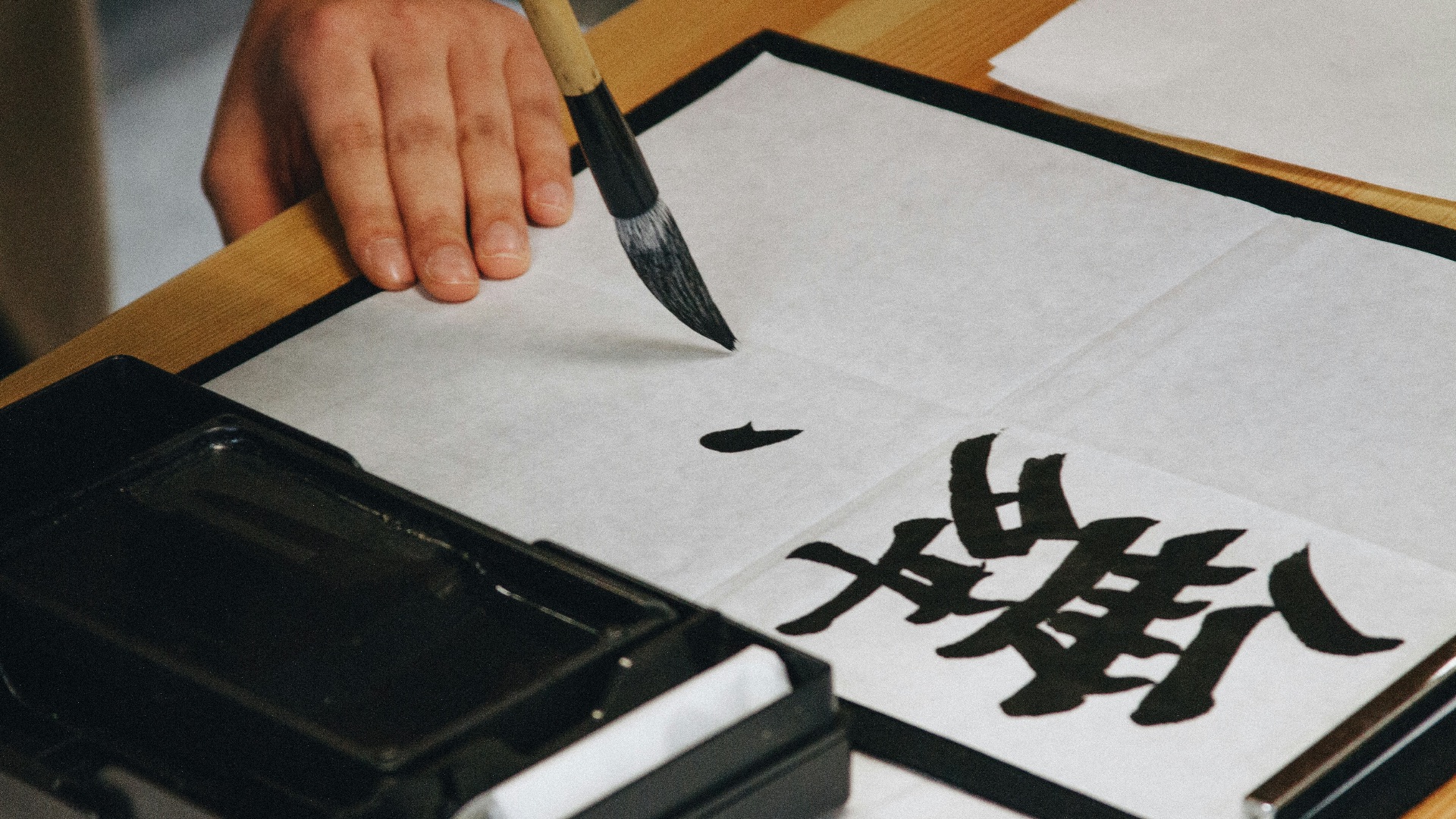 11. Initiez-vous à la calligraphie ou au lettrage à la main