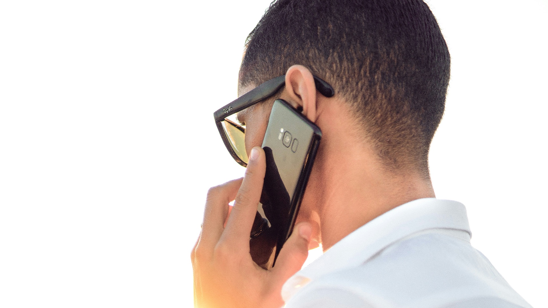 14. Baissez la voix ou éloignez-vous lorsque vous téléphonez