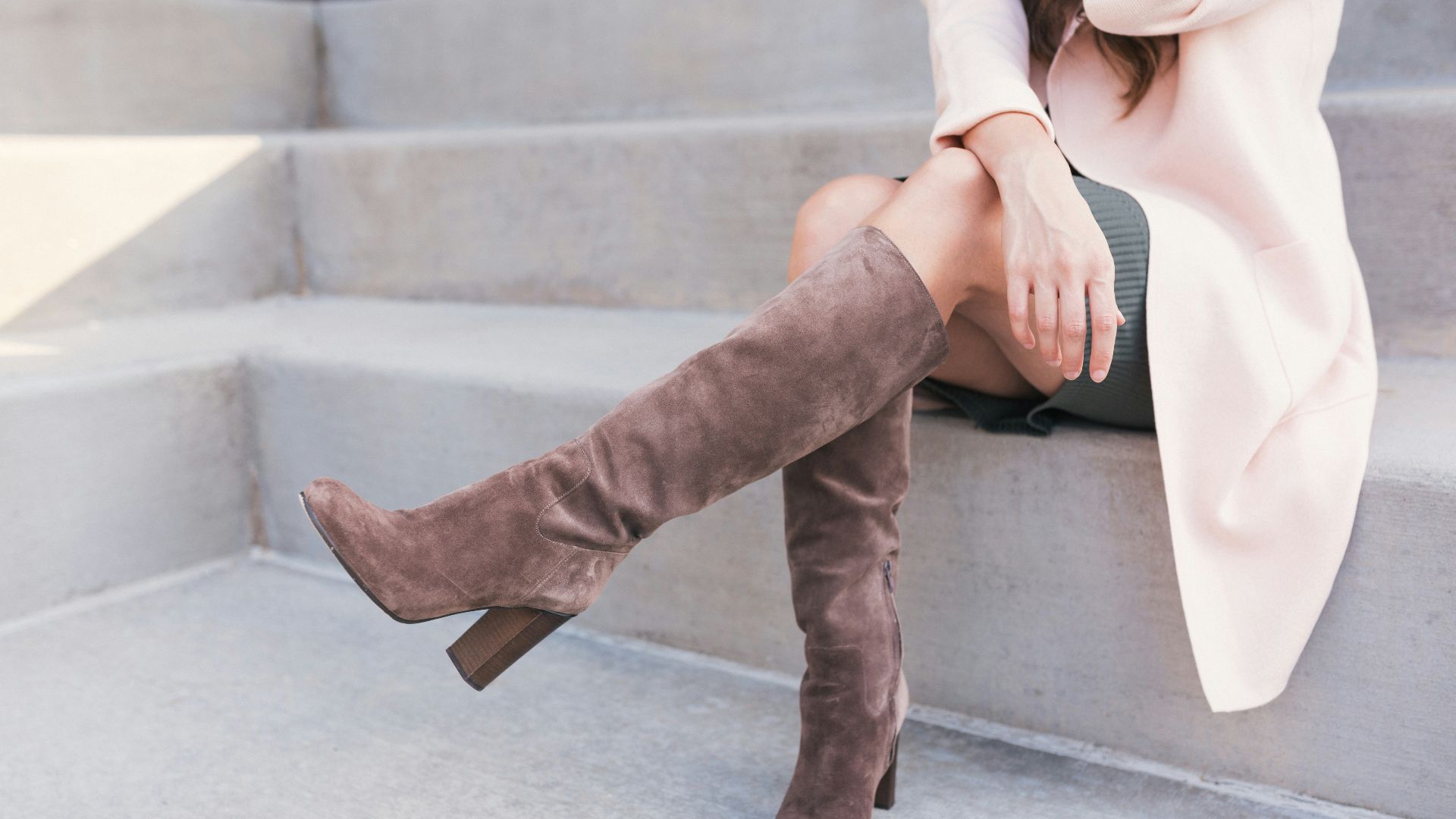 7. Bottes élégantes montant jusqu'aux genoux