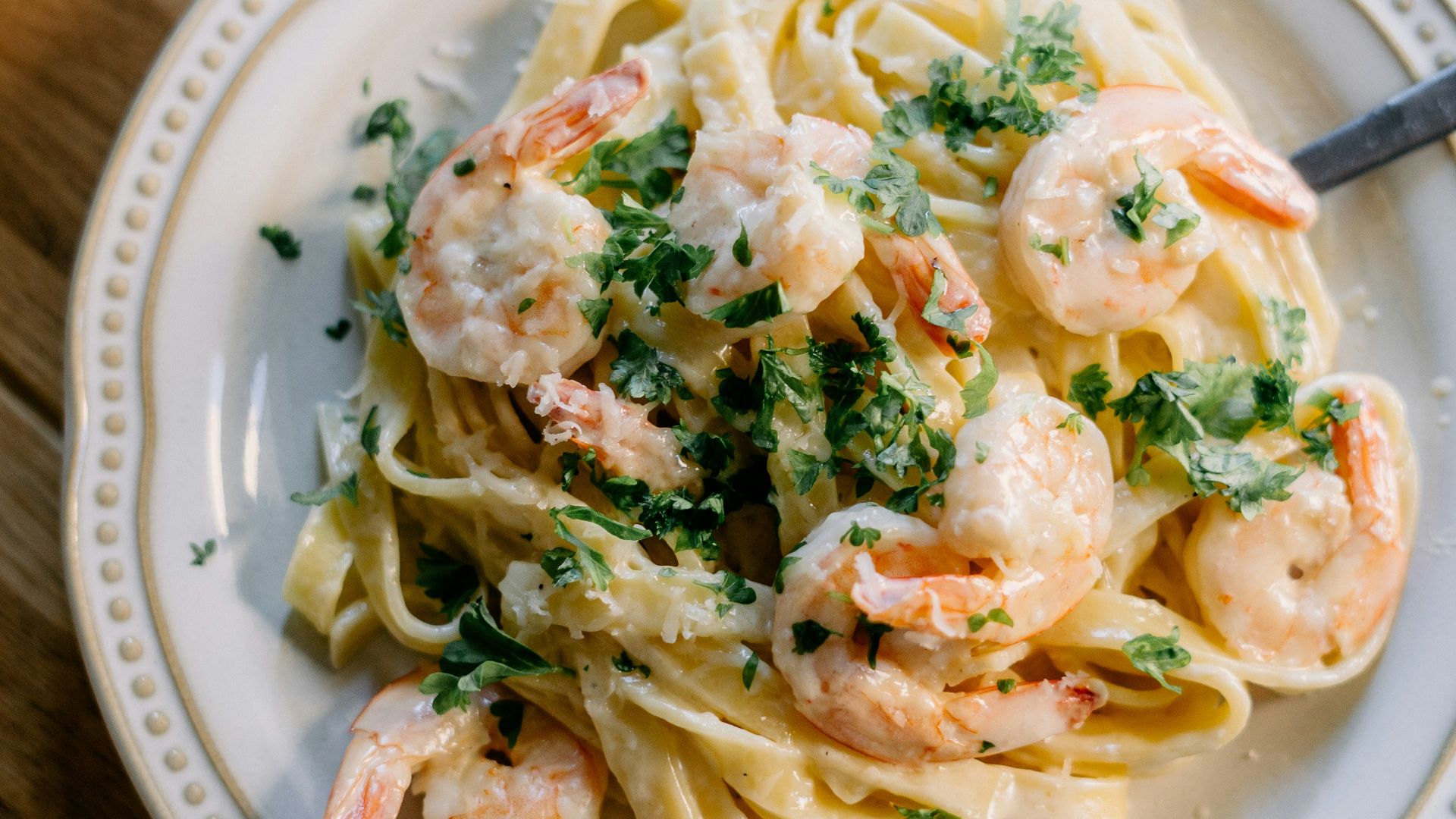 5. Crevettes à l'ail et au beurre avec des pâtes