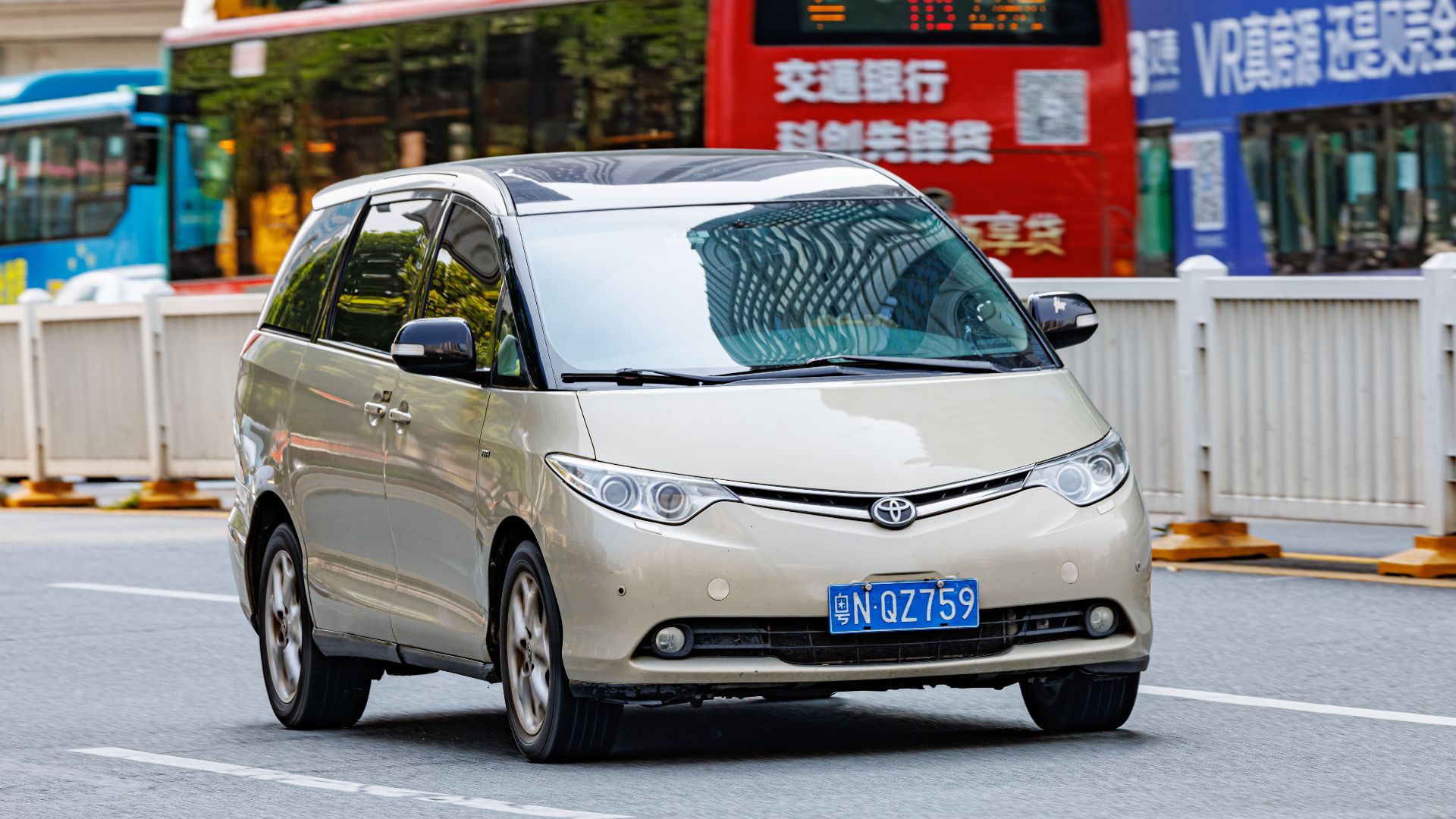 18. Le monospace en forme d'œuf (Toyota Previa)