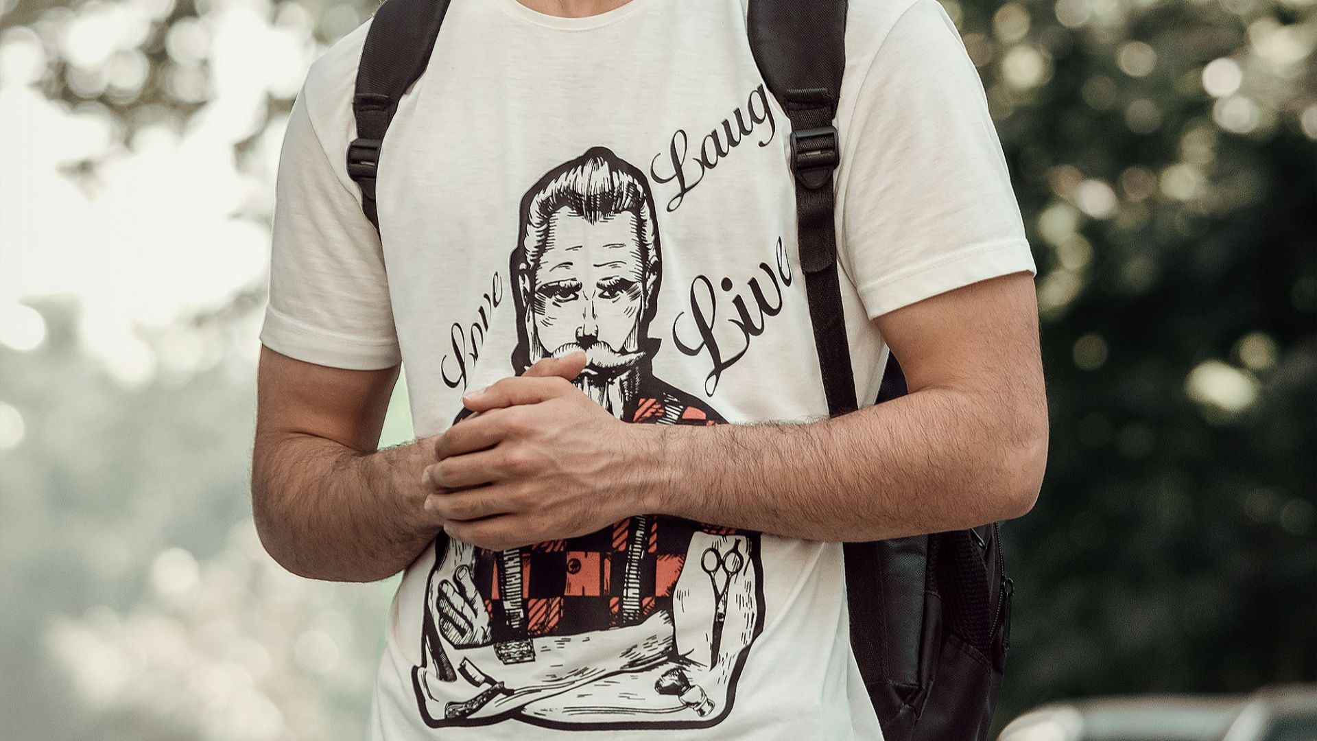 6. Les t-shirts à motifs qui en font trop