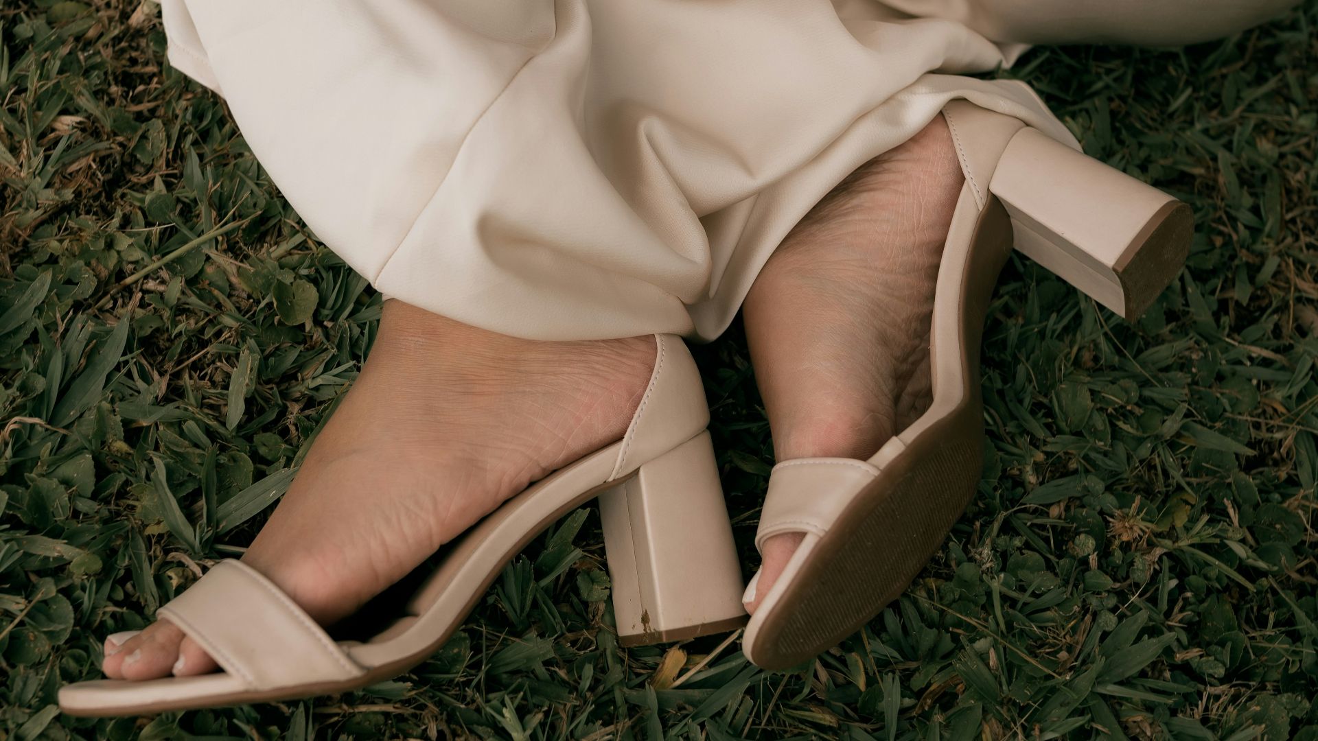 18. Ensemble coordonné + chaussures neutres