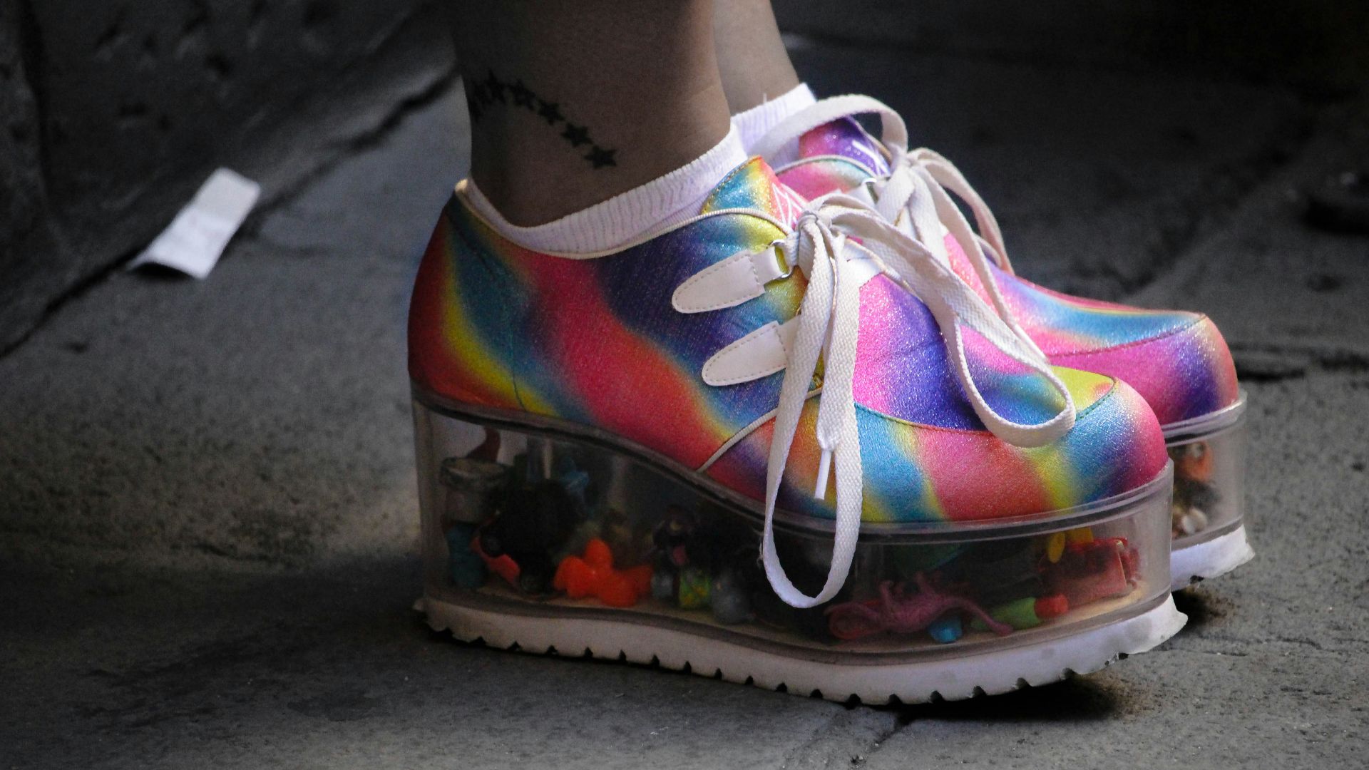 5. Porter des chaussures dans lesquelles on ne peut manifestement pas marcher