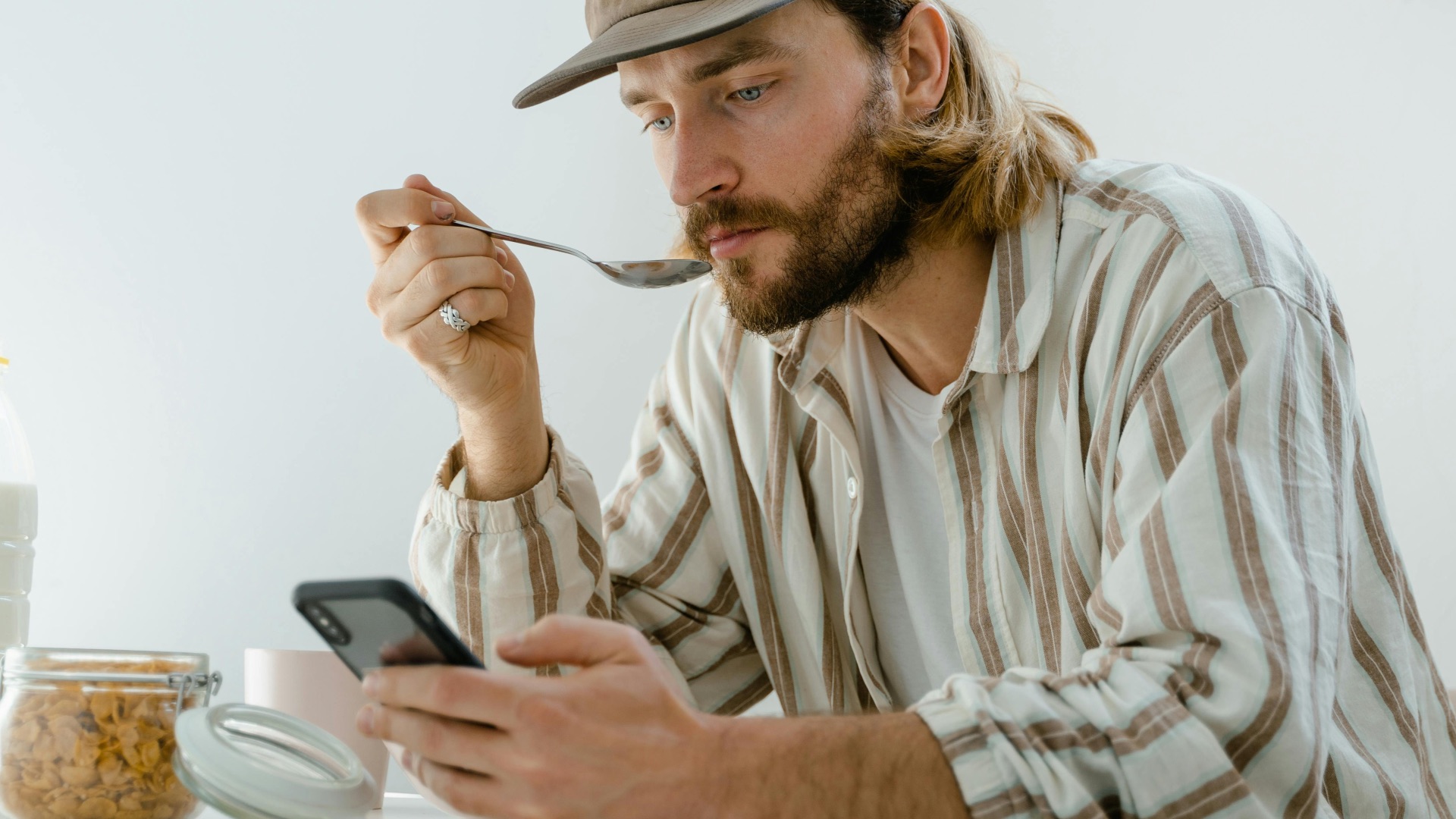 6. Ils font constamment plusieurs choses à la fois