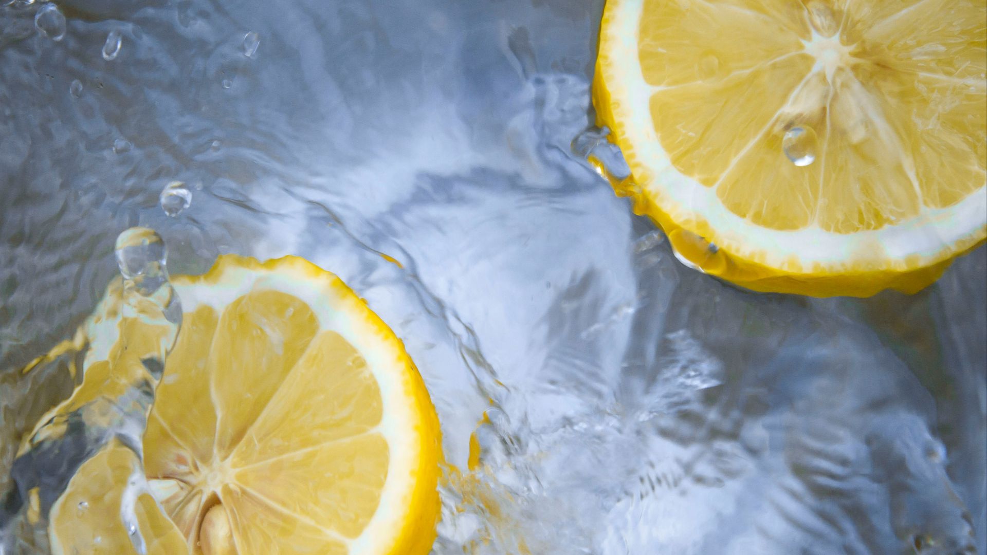 12. De l'eau citronnée pour s'hydrater