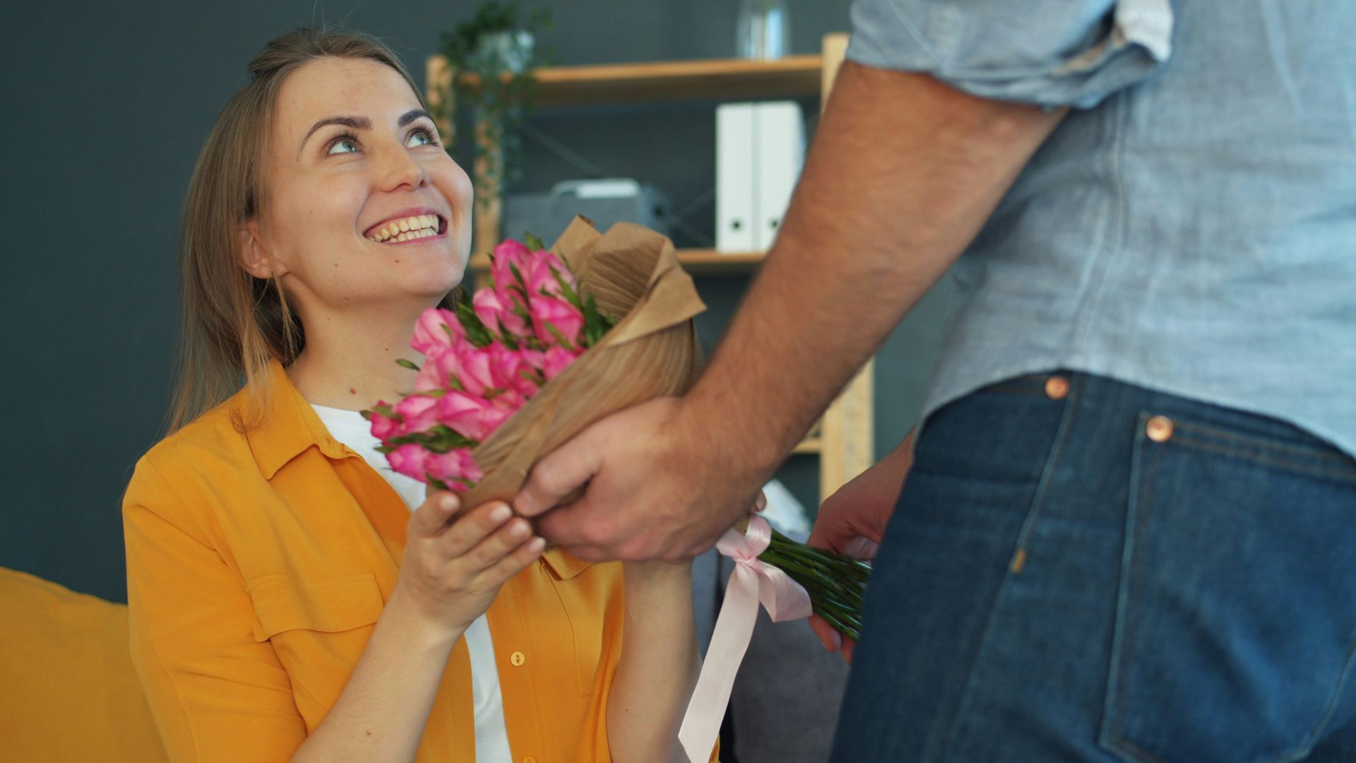 3. Lui faire la surprise avec des fleurs