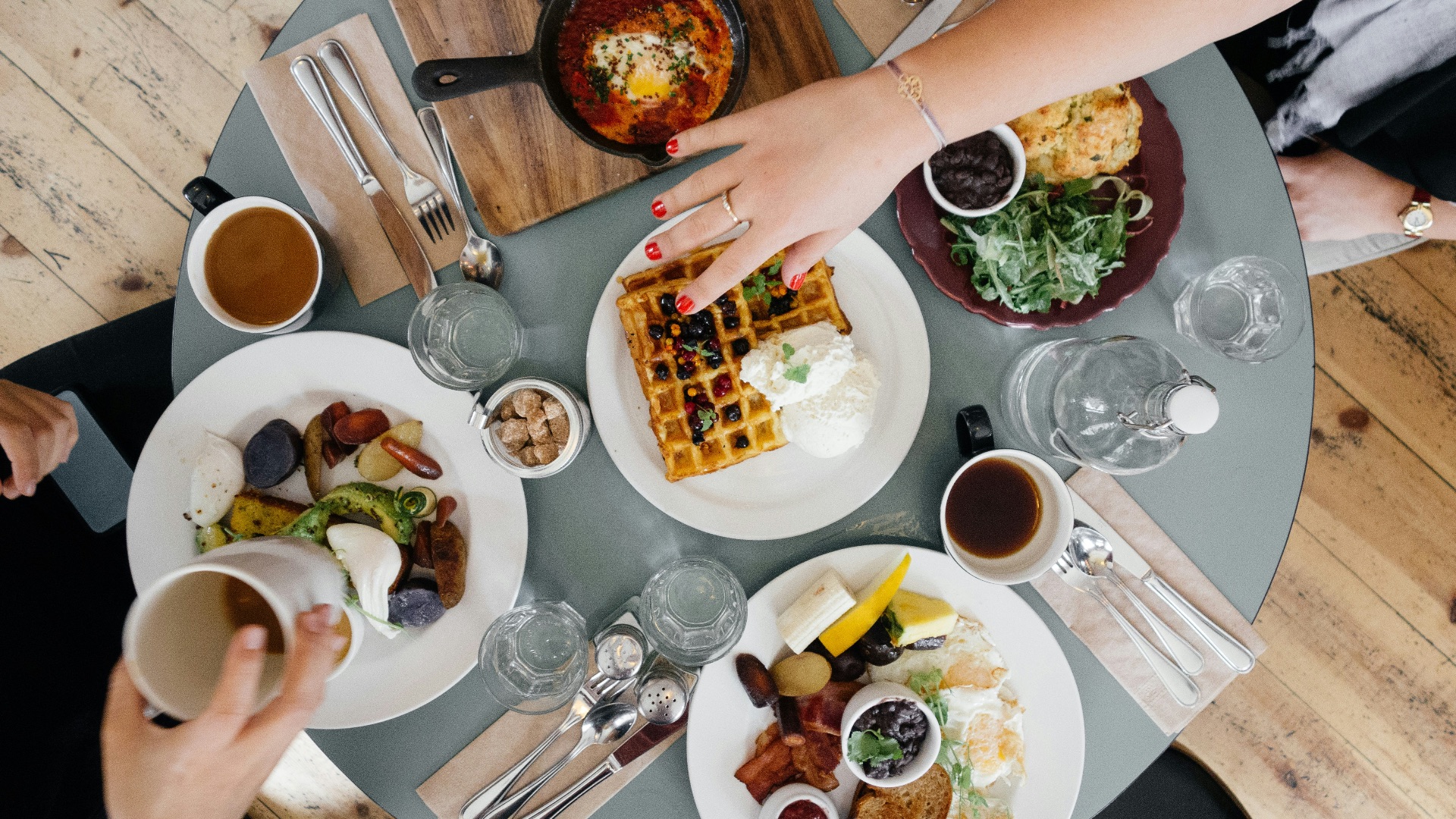 5. Ne grignotez pas, servez-vous dans votre assiette