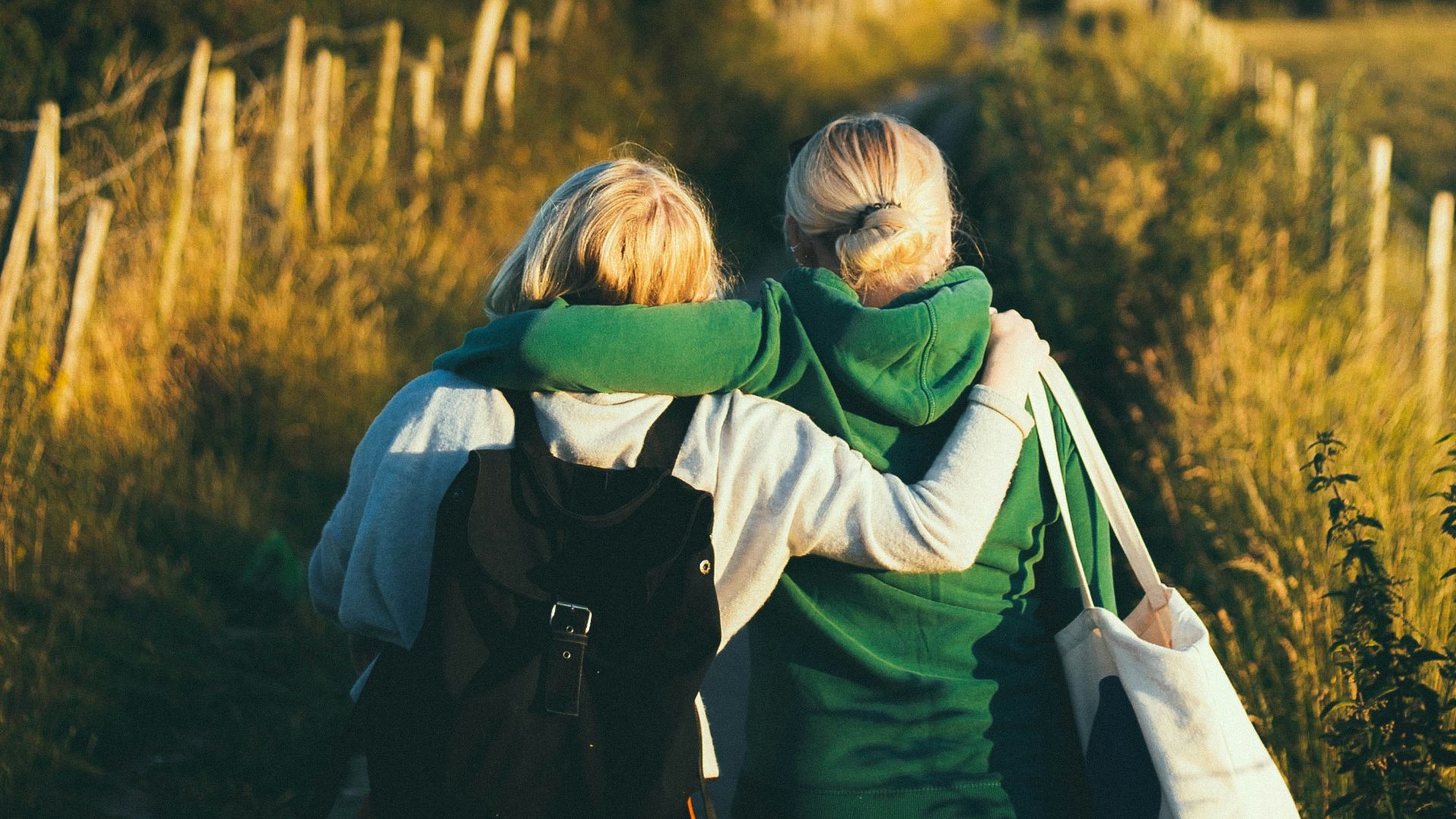 4. Il a peur qu'ils le mettent dans l'embarras