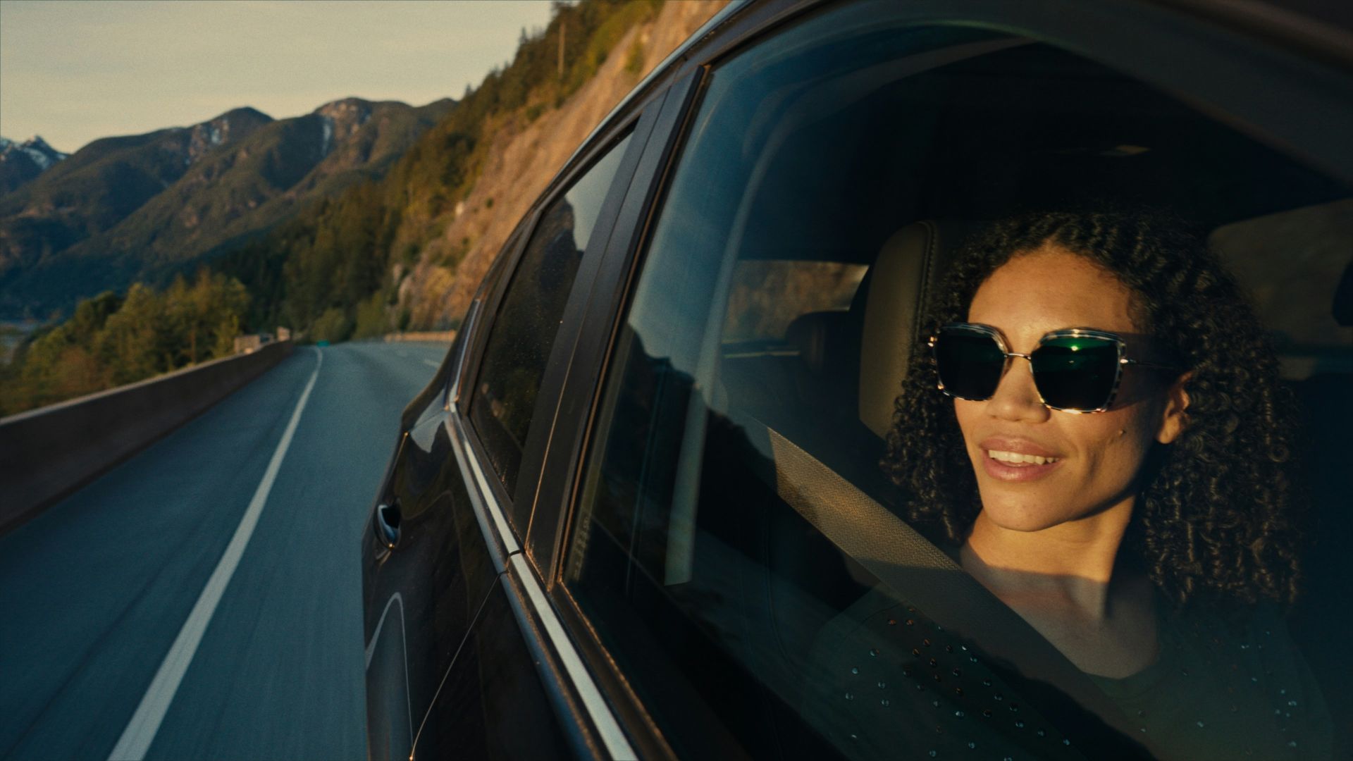 15. Gardez une paire de lunettes de soleil dans la voiture