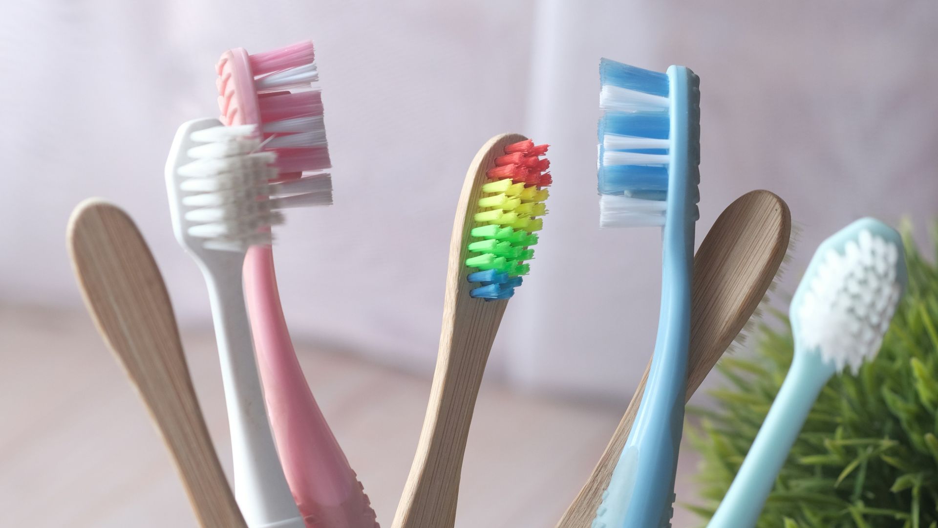 15. Pinceau pour les mèches rebelles
