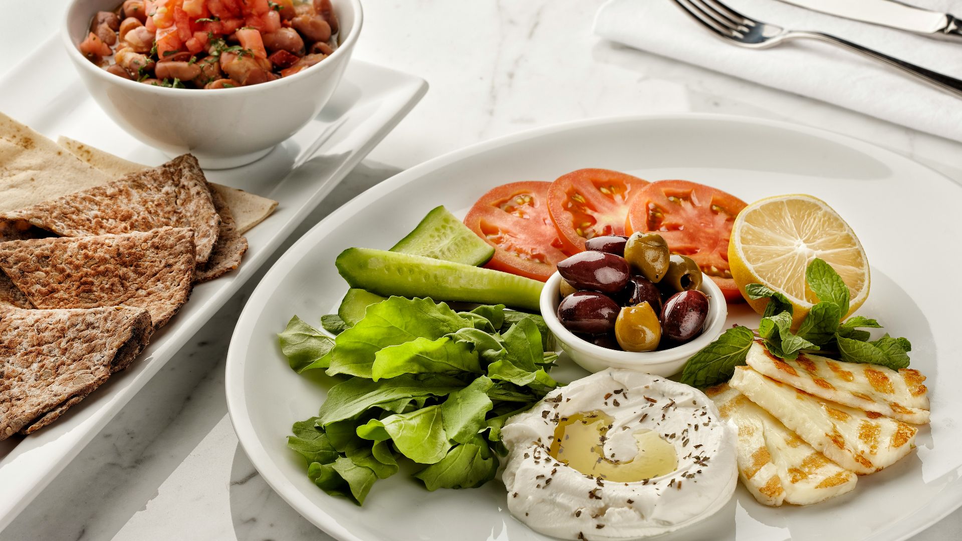 15. Assiette de tapas méditerranéennes